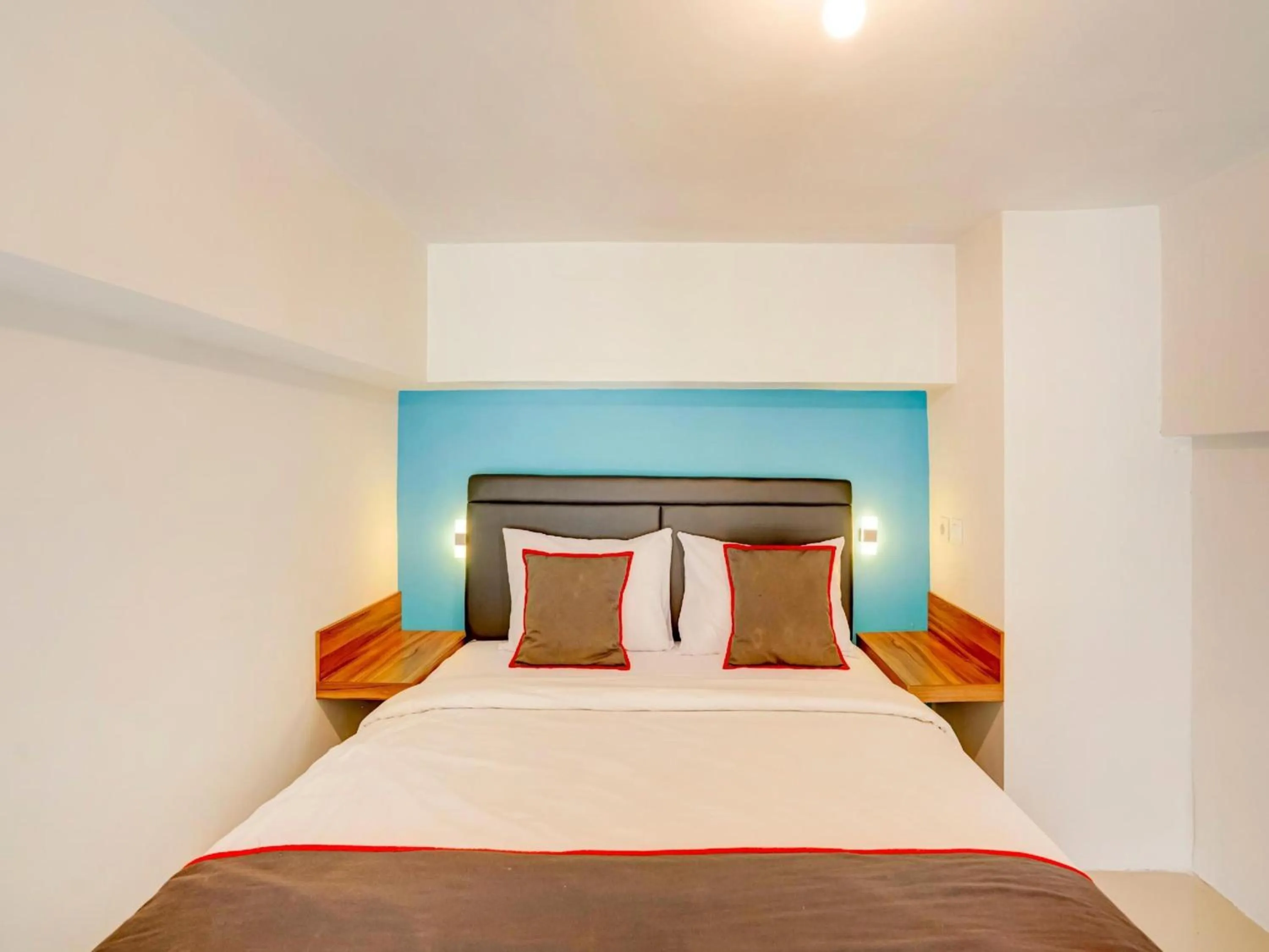 Bedroom, Bed in Collection O 30 Amega Crown Sub