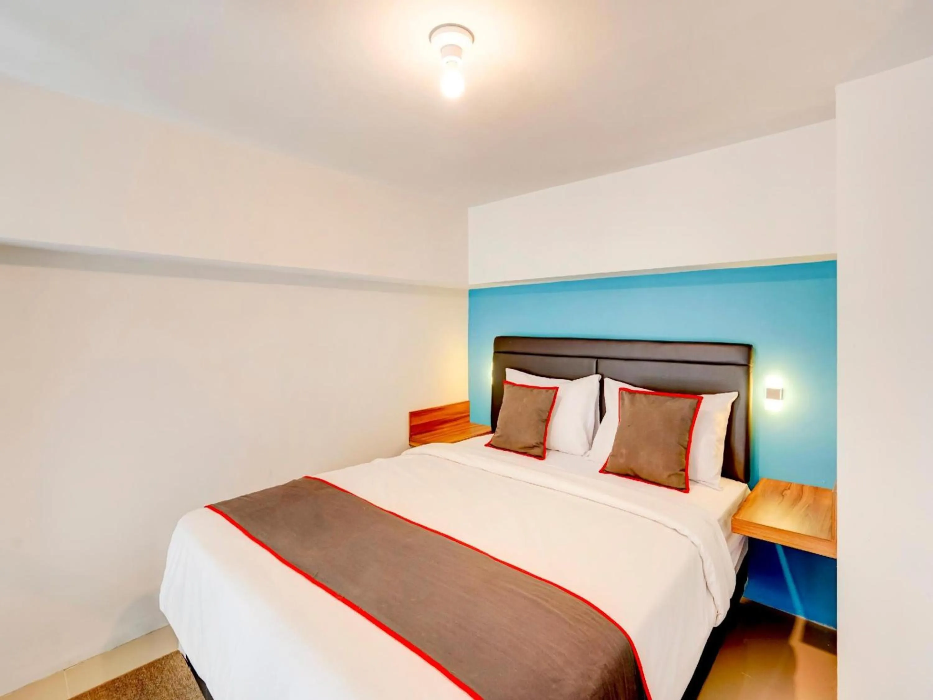 Bedroom, Bed in Collection O 30 Amega Crown Sub