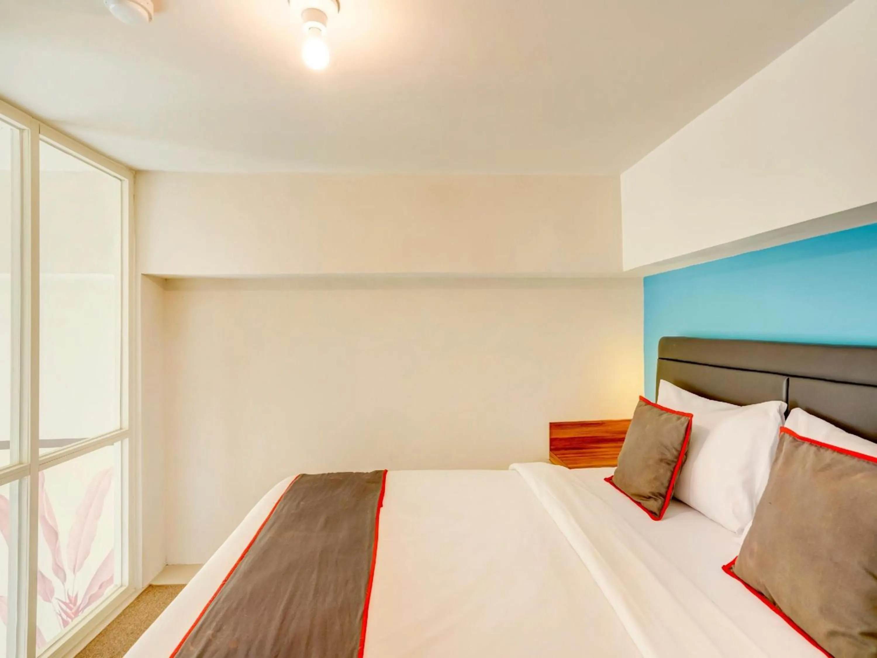 Bedroom, Bed in Collection O 30 Amega Crown Sub