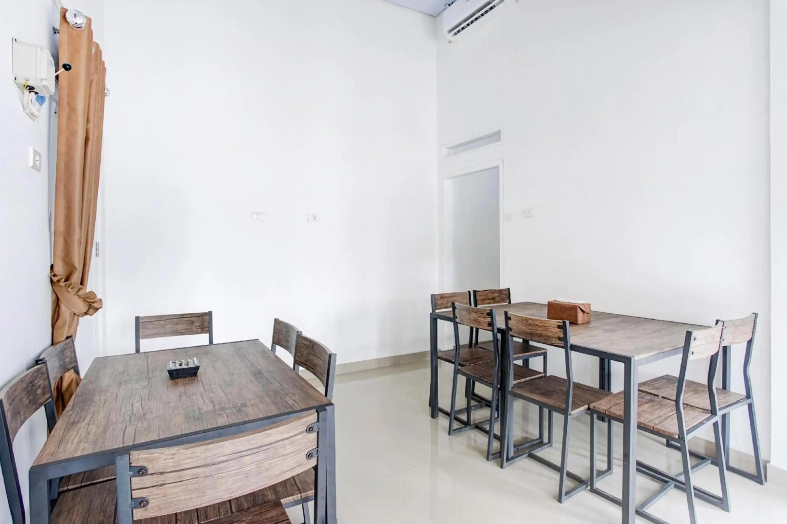 Restaurant/places to eat in Hotel O Sukarame Near Imanuel Hospital Way Halim Formerly Hotel Griya Bawean