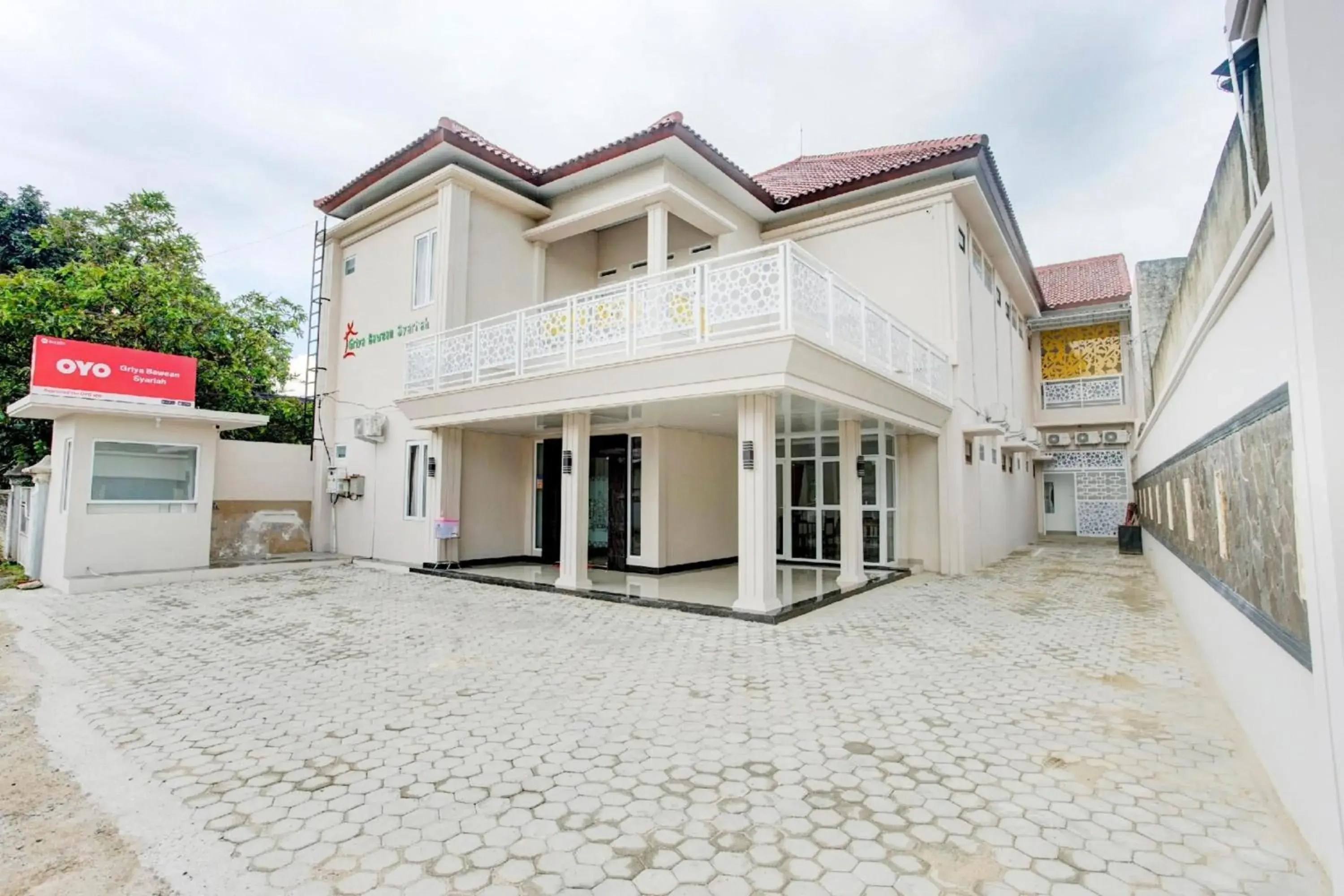 Facade/entrance in Hotel O Sukarame Near Imanuel Hospital Way Halim Formerly Hotel Griya Bawean Facade/entrance in Hotel O Sukarame Near Imanuel Hospital Way Halim Formerly Hotel Griya Bawean