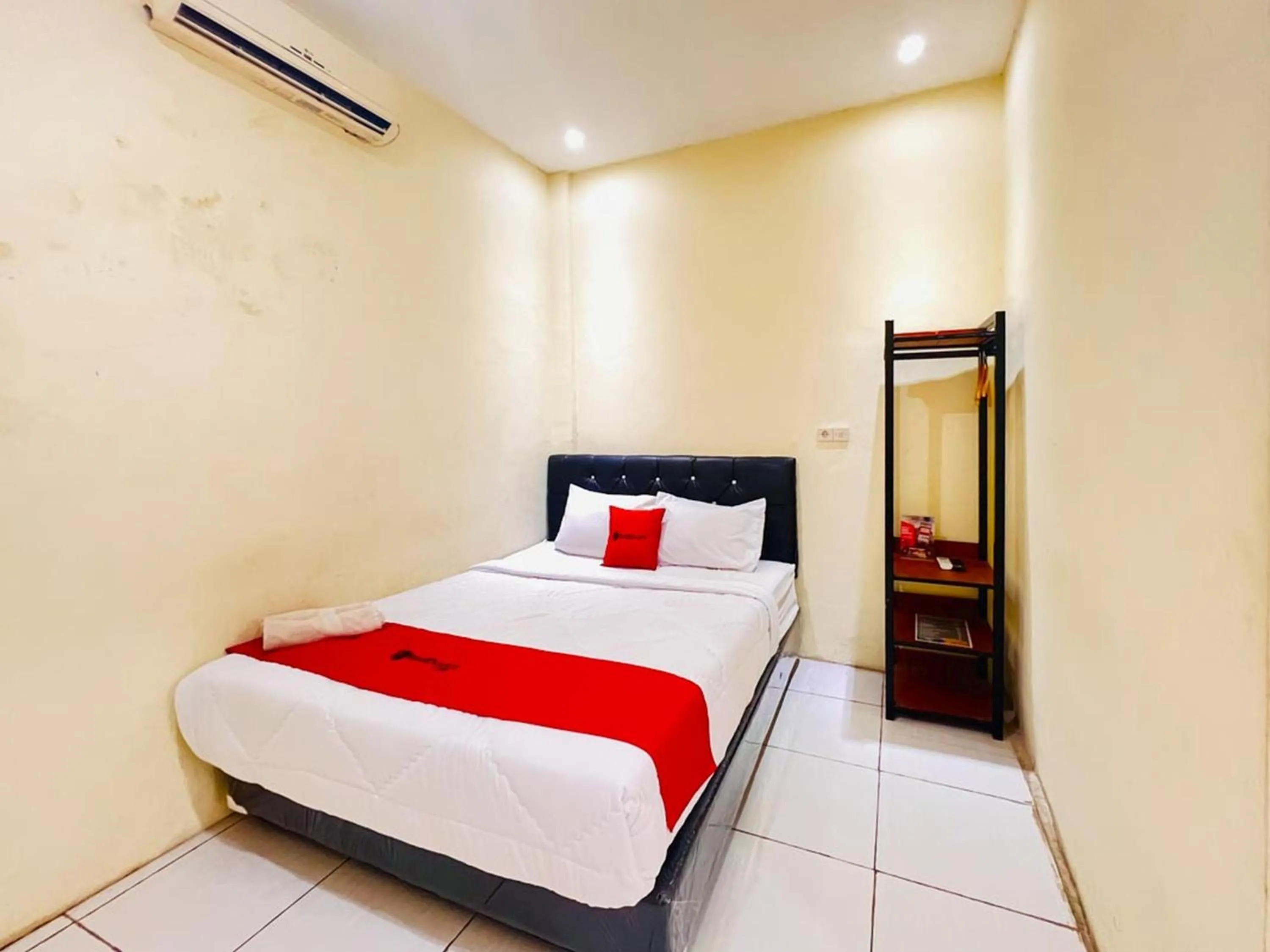 RedDoorz near Alun Alun Sidoarjo