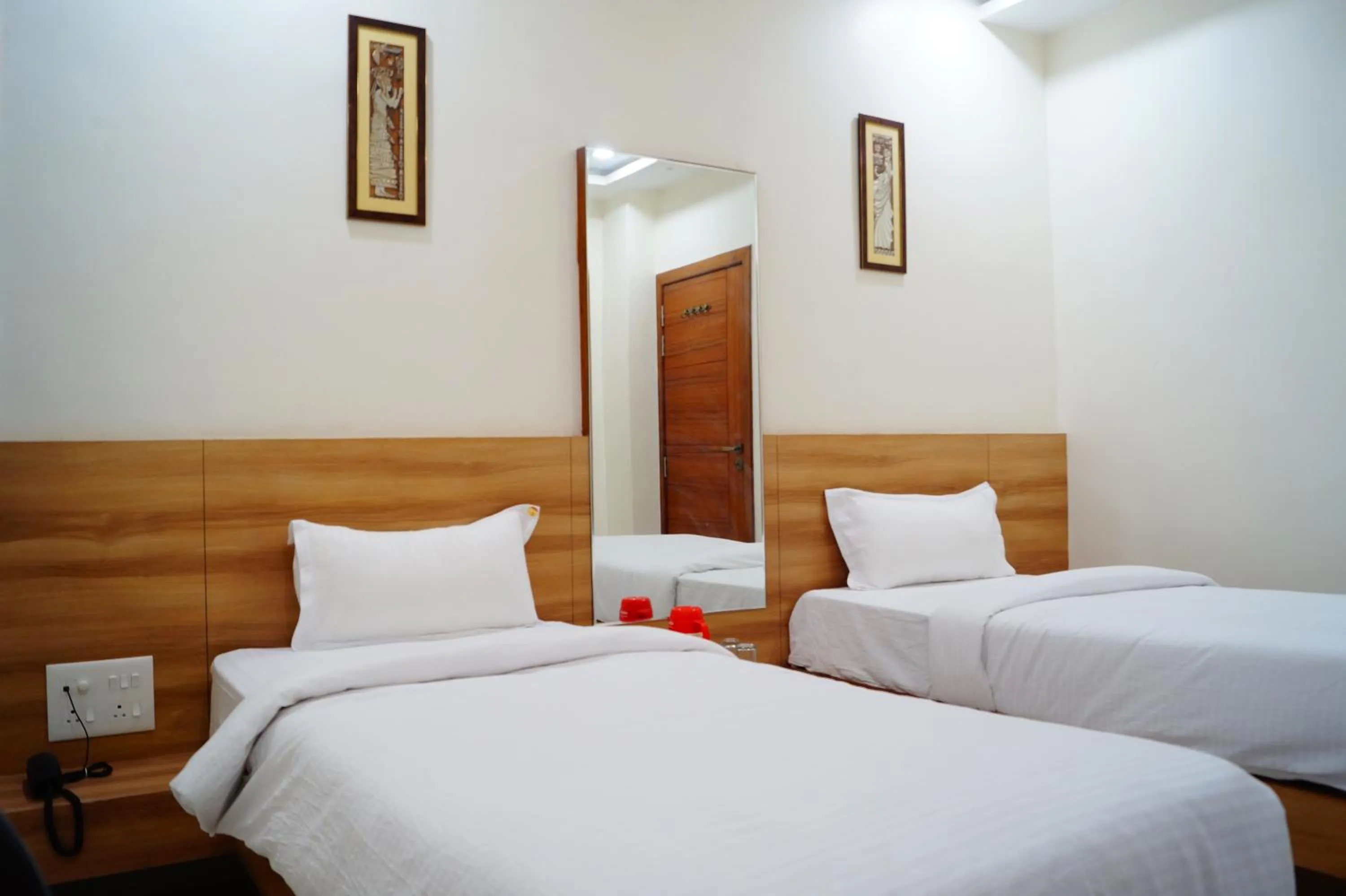 Bedroom, Bed in Hotel Shree Shyam International