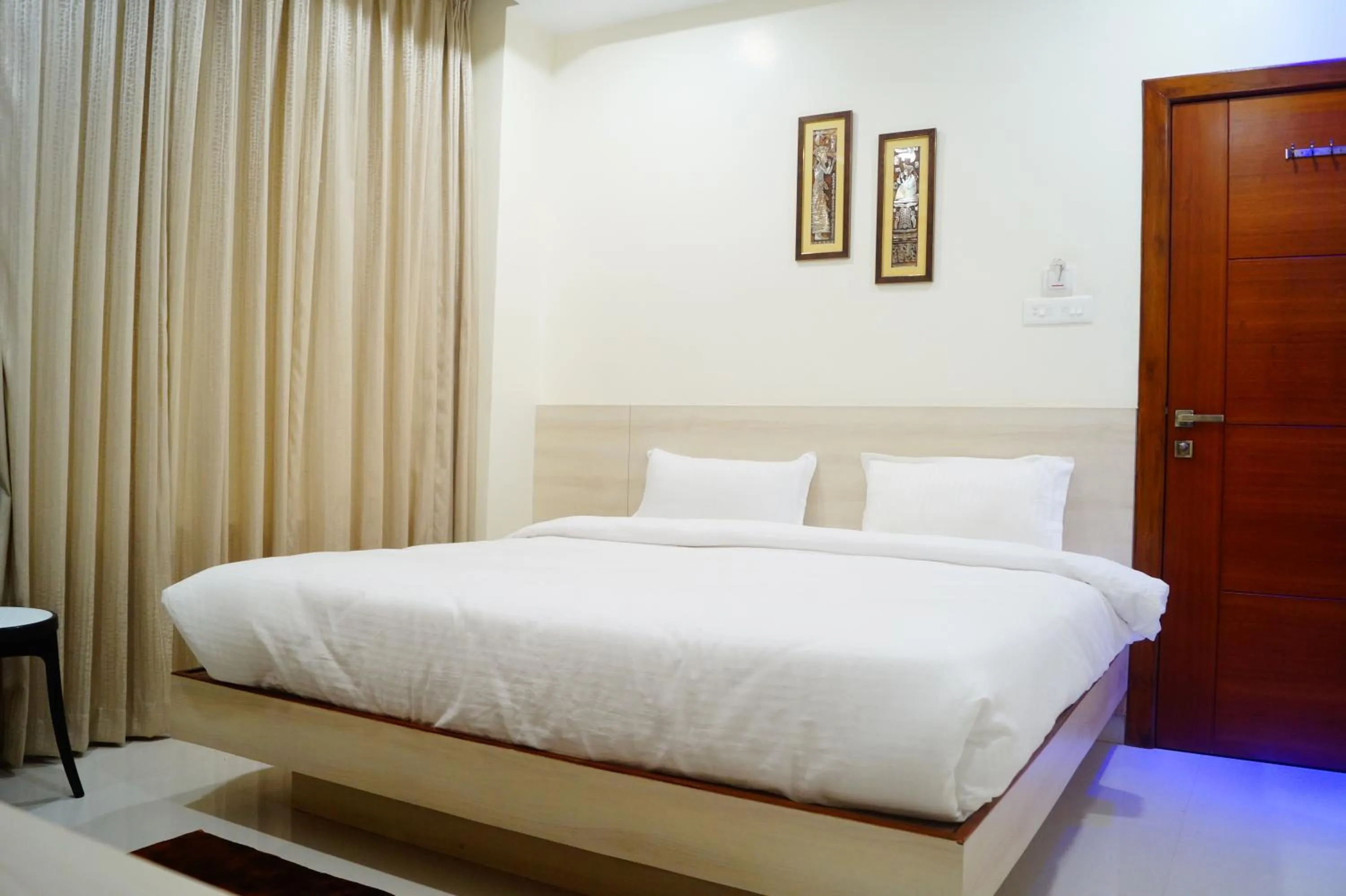 Bedroom, Bed in Hotel Shree Shyam International