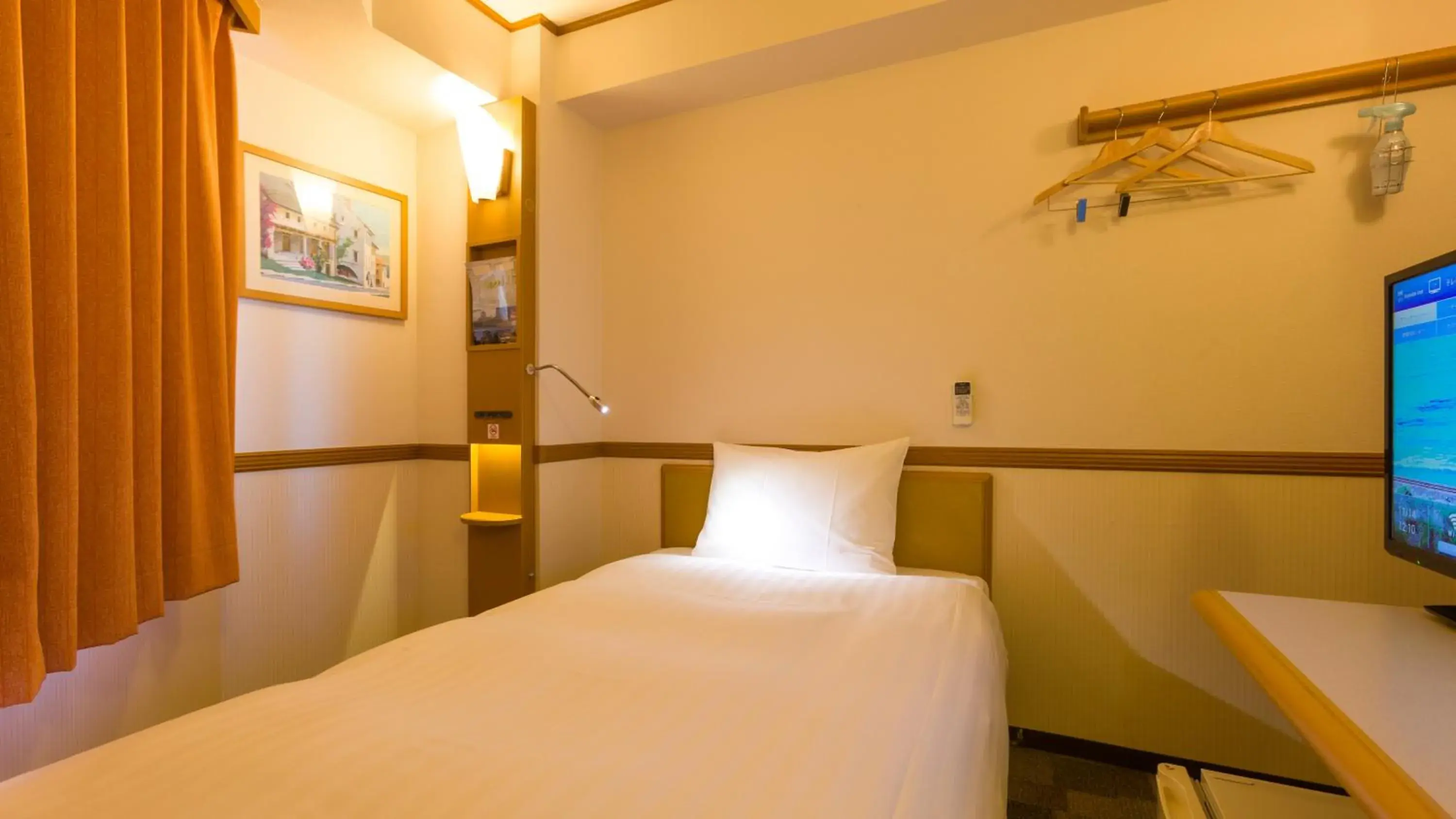 Bed in Toyoko Inn Shin-yokohama Ekimae Shinkan Bed in Toyoko Inn Shin-yokohama Ekimae Shinkan