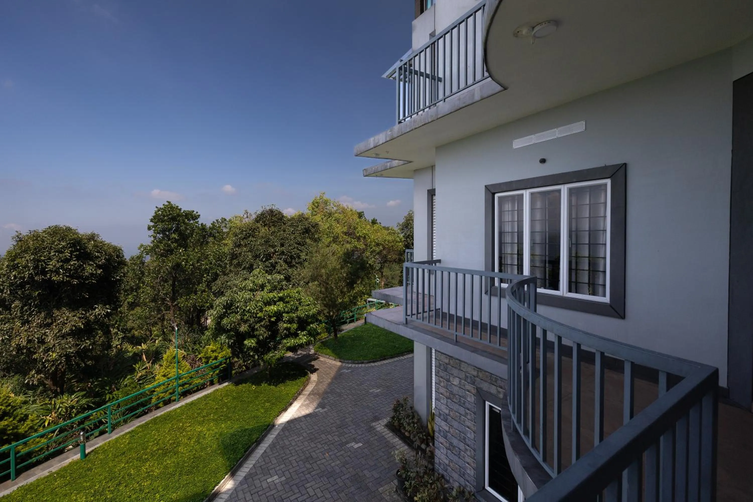 Garden view in Avadale Idukki - Stag Groups Not Allowed