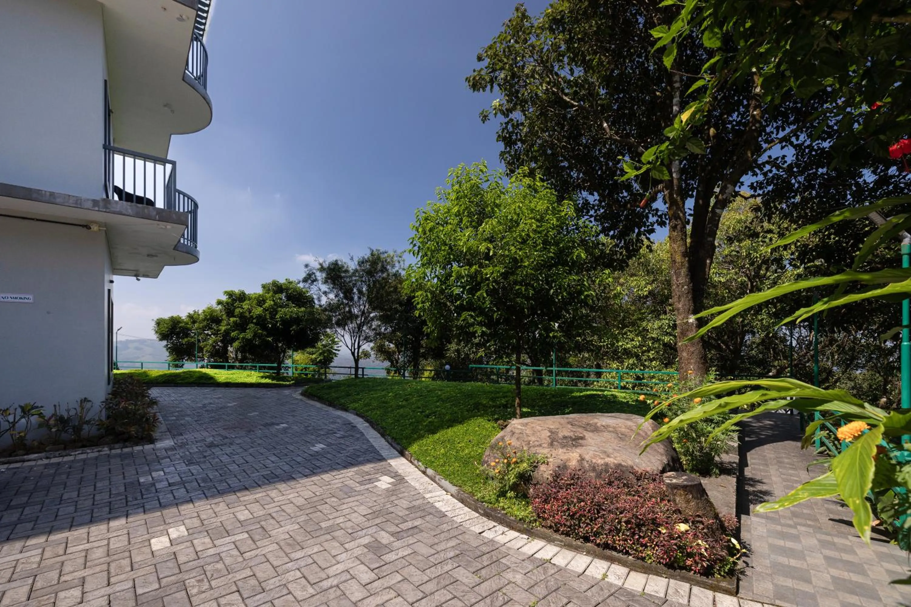 Garden in Avadale Idukki - Stag Groups Not Allowed