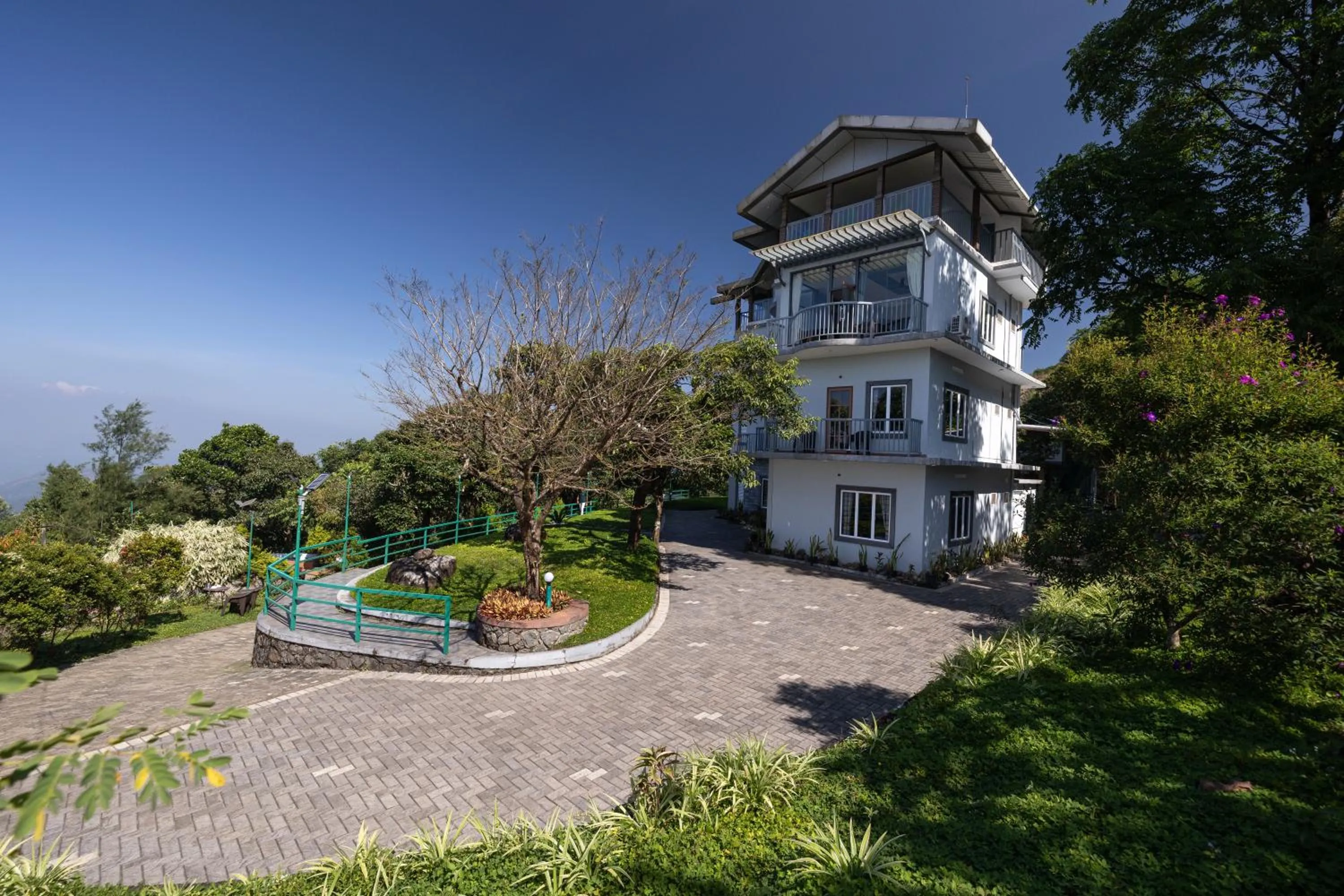 Garden in Avadale Idukki - Stag Groups Not Allowed