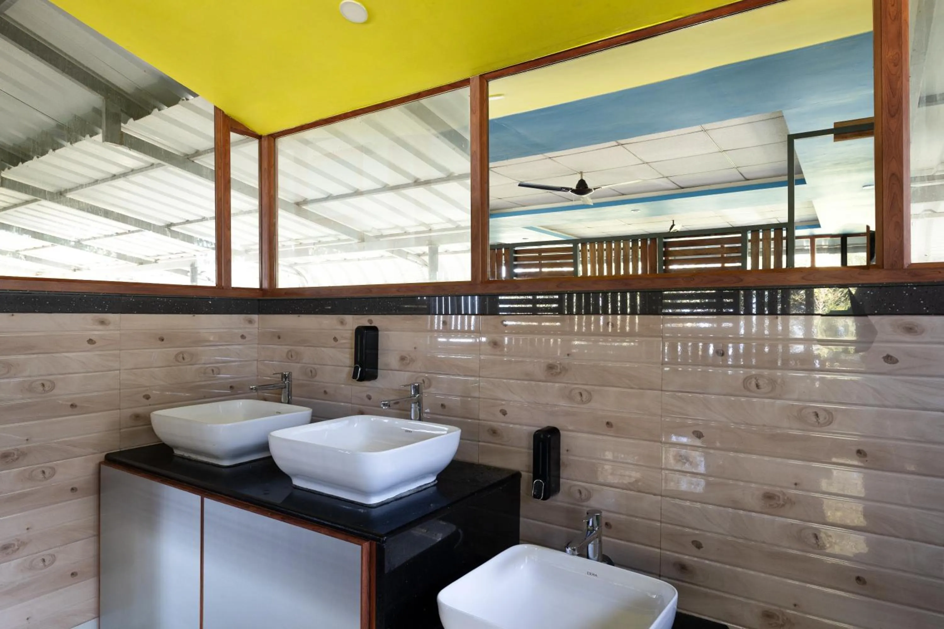 Restaurant/places to eat in Avadale Idukki - Stag Groups Not Allowed