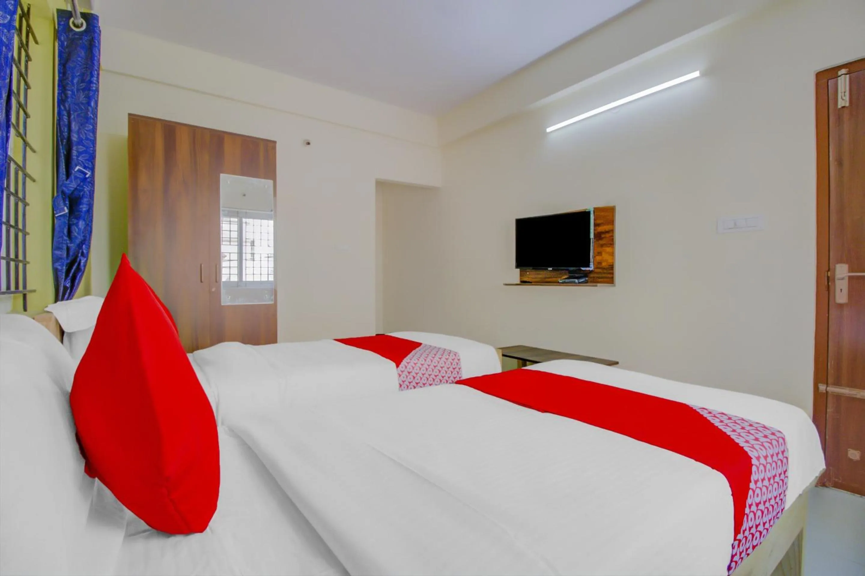 Bedroom, Bed in Hotel O Nelli Suites
