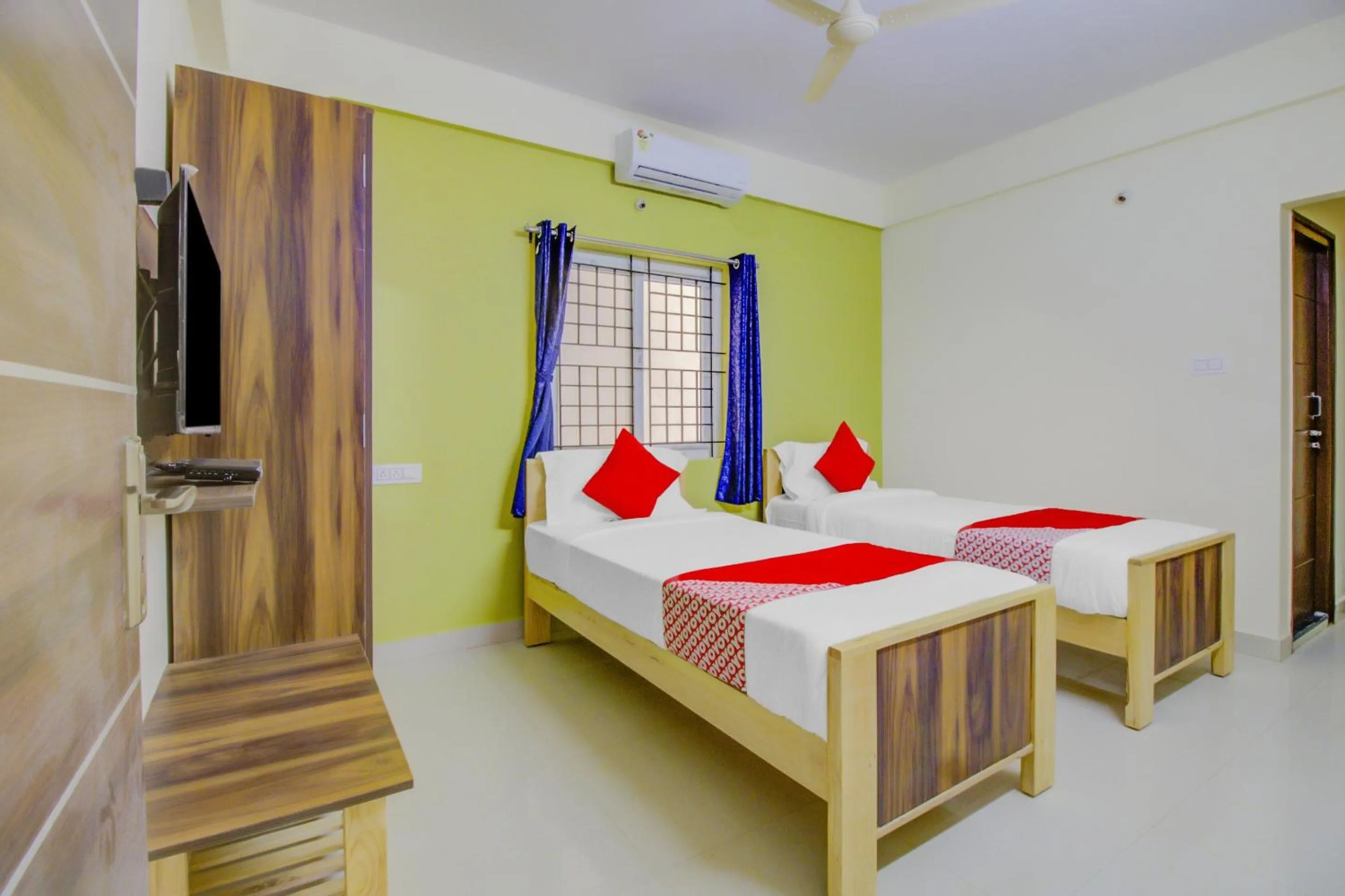 Bedroom, Bed in Hotel O Nelli Suites