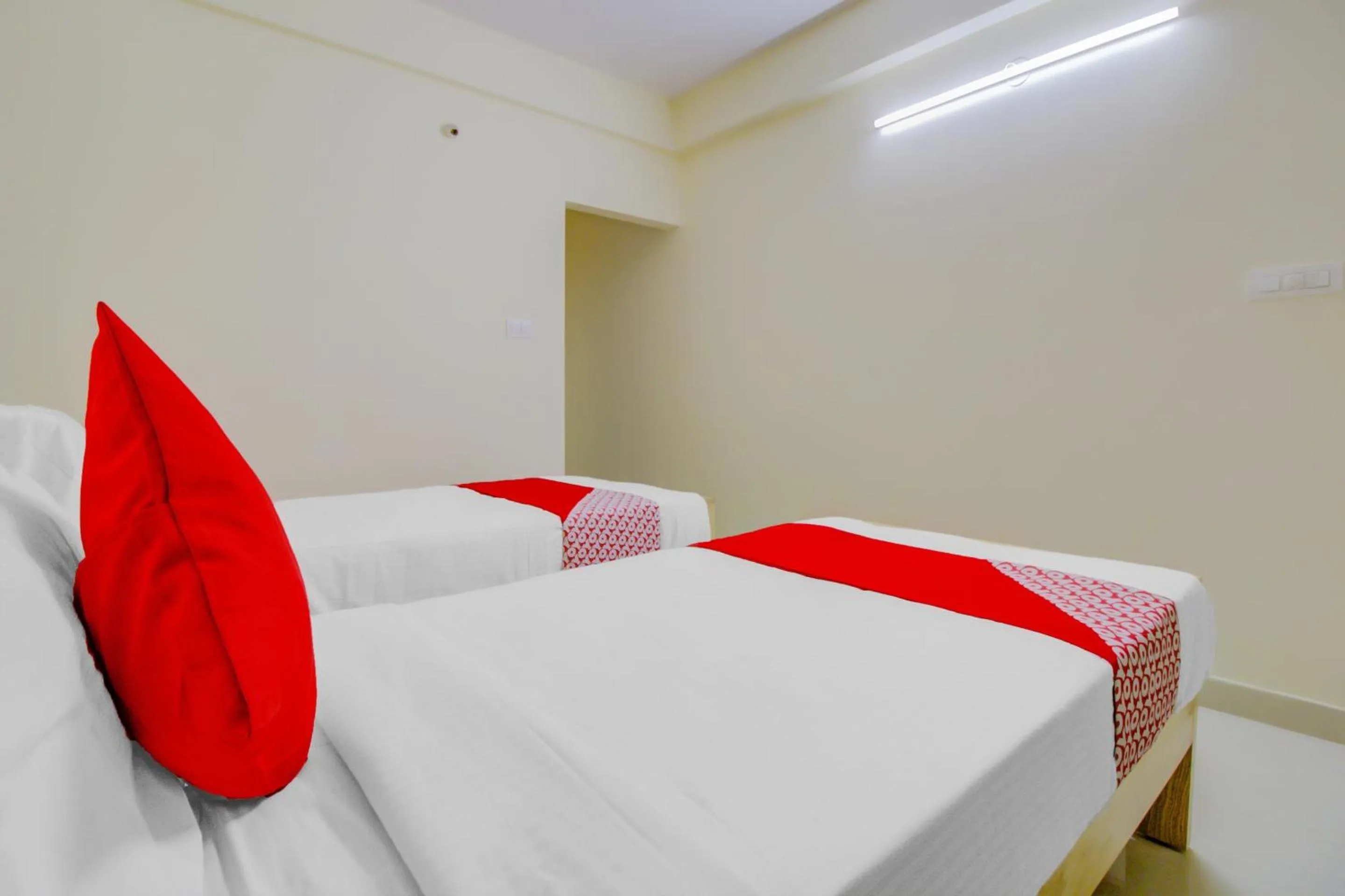 Bedroom, Bed in Hotel O Nelli Suites