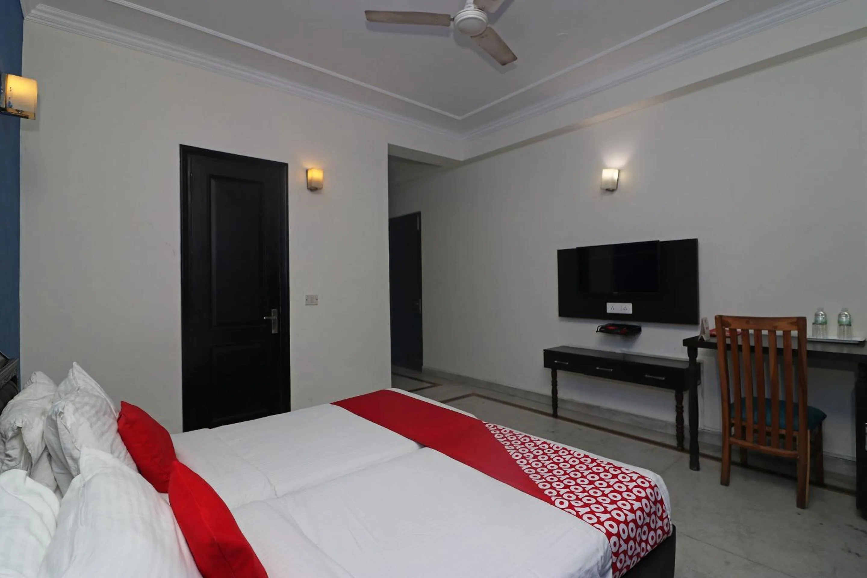 Bedroom, Bed in Hotel O Golden Cafe