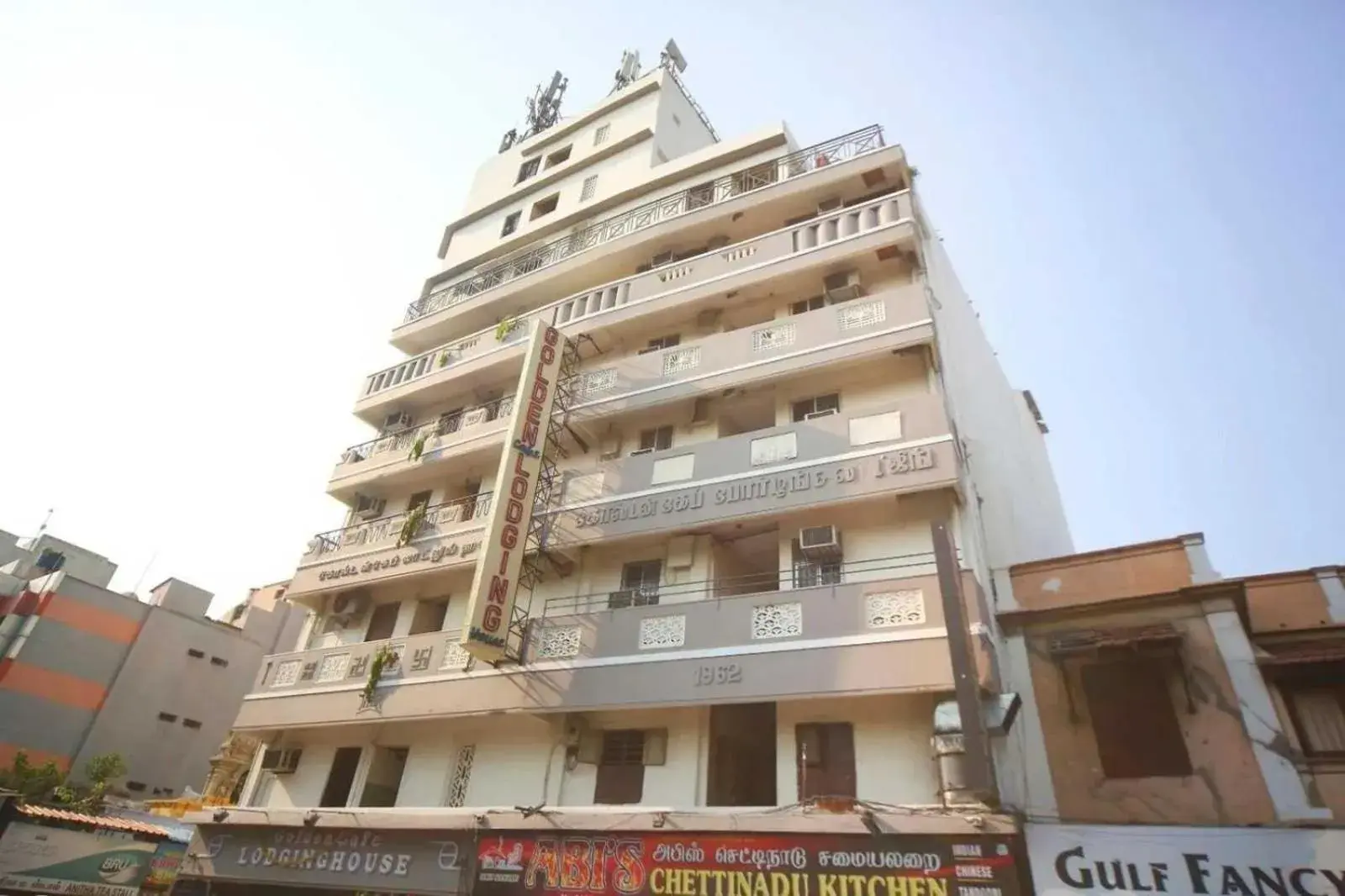 Facade/entrance in Hotel O Golden Cafe Facade/entrance in Hotel O Golden Cafe