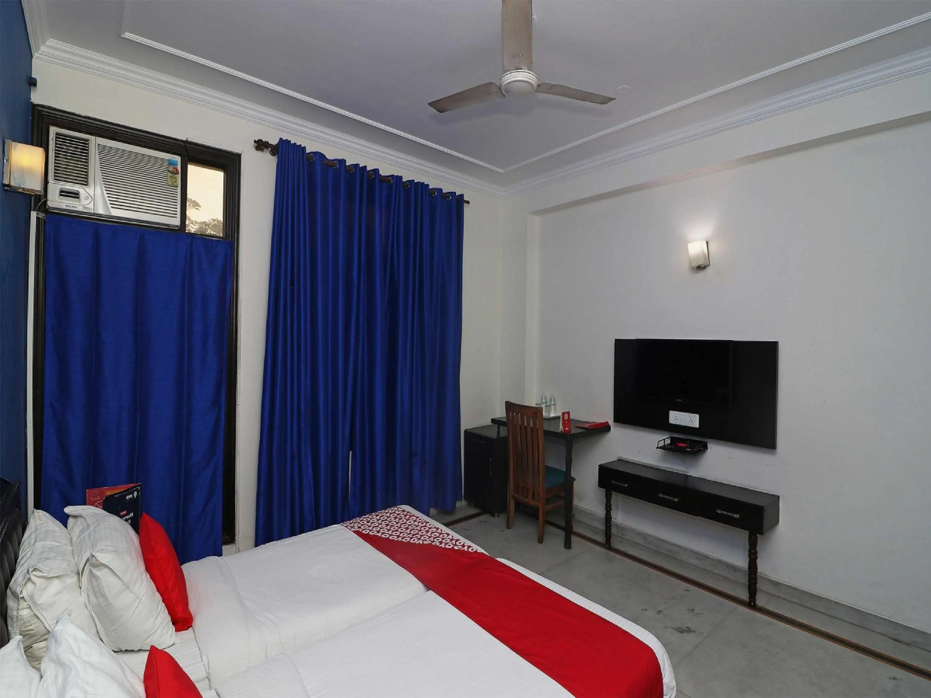 Bedroom in Hotel O Golden Cafe