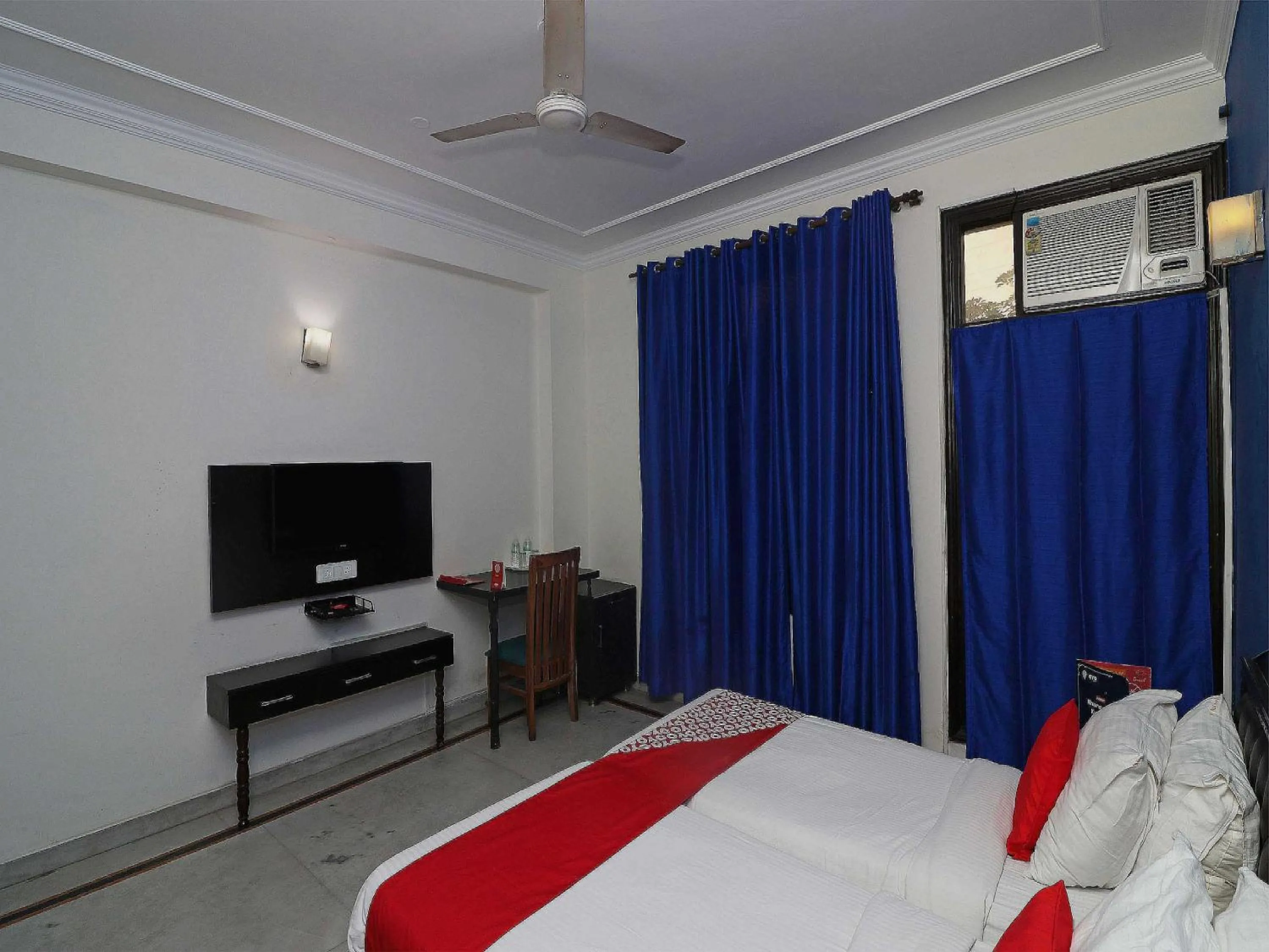 Bedroom in Hotel O Golden Cafe