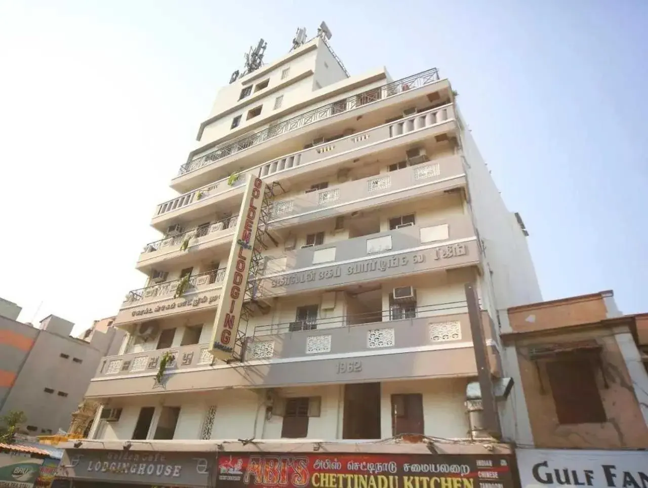 Facade/entrance in Hotel O Golden Cafe Facade/entrance in Hotel O Golden Cafe