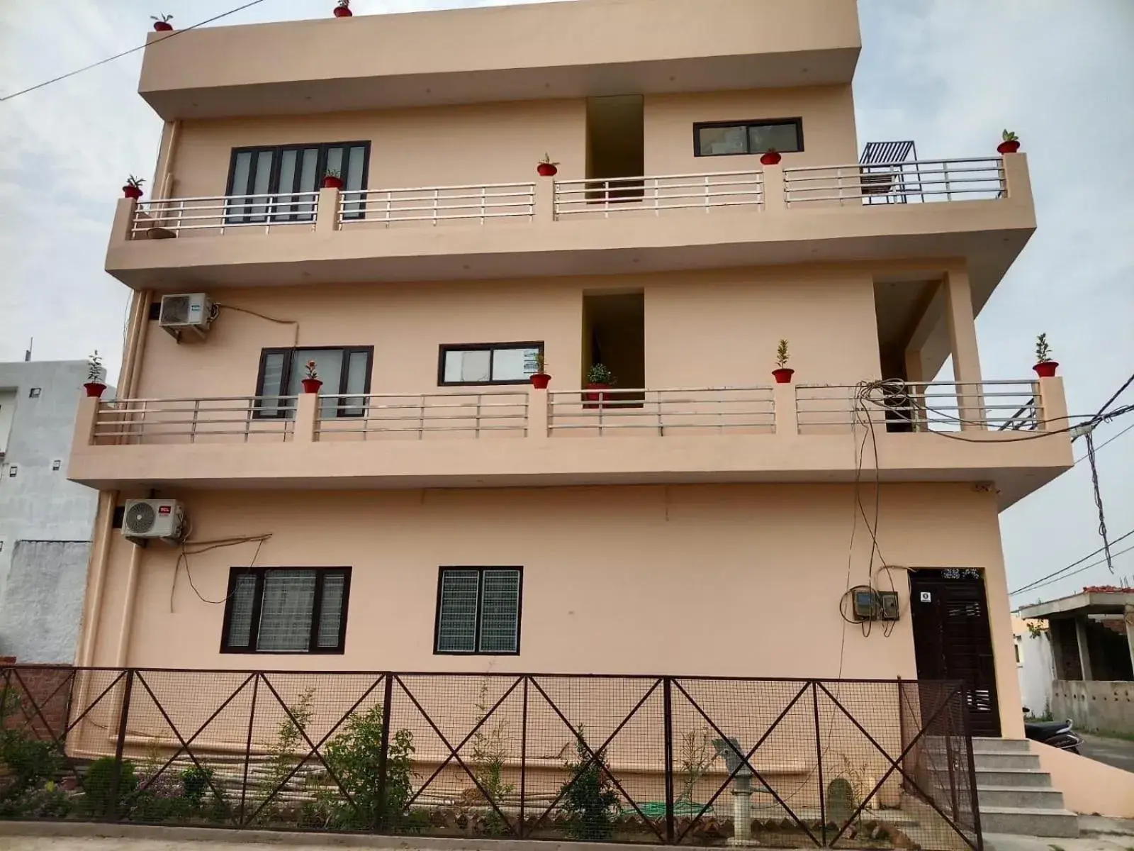 Facade/entrance in Hotel O R K RESIDENCY SGPGI Facade/entrance in Hotel O R K RESIDENCY SGPGI