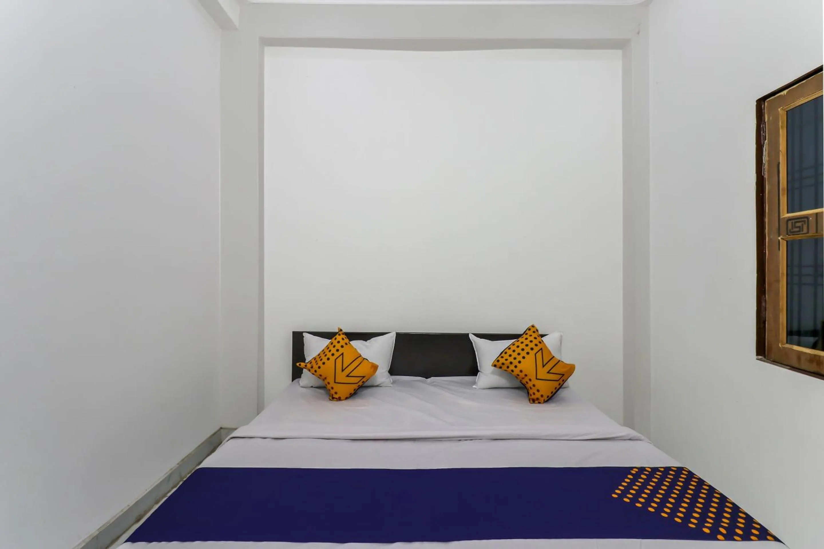 Bedroom, Bed in Hotel O Rajdhani Hotel