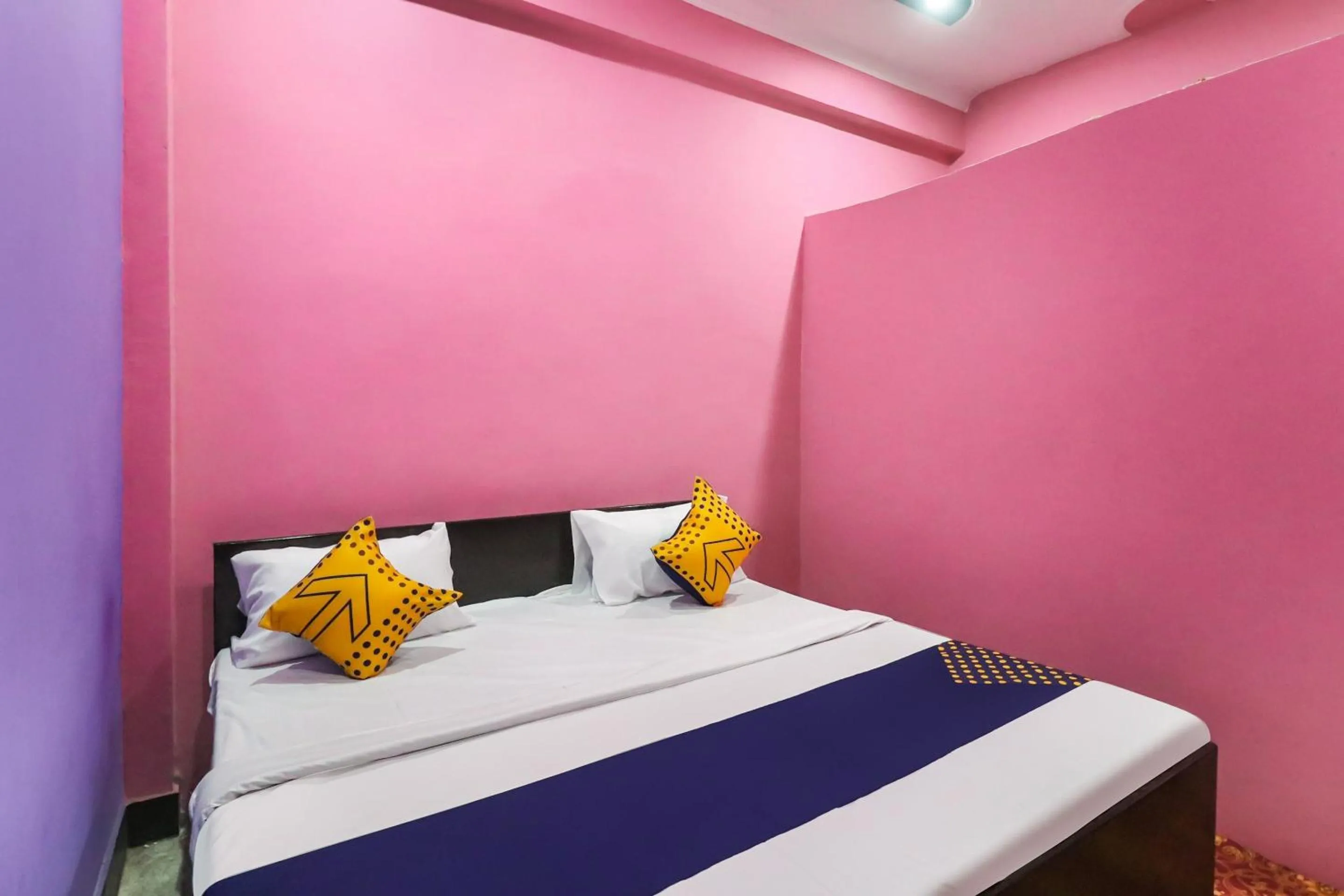 Bathroom, Bed in Hotel O Rajdhani Hotel