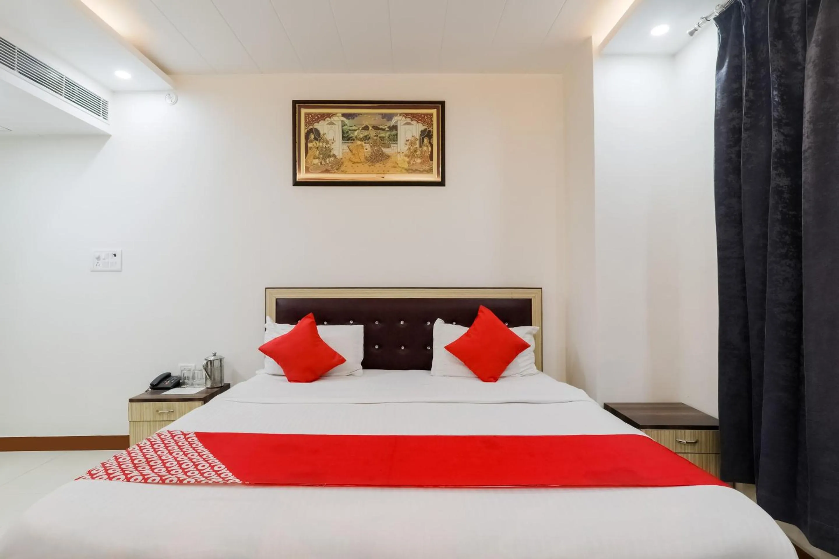 Bedroom in Hotel O The Maharaja Inn