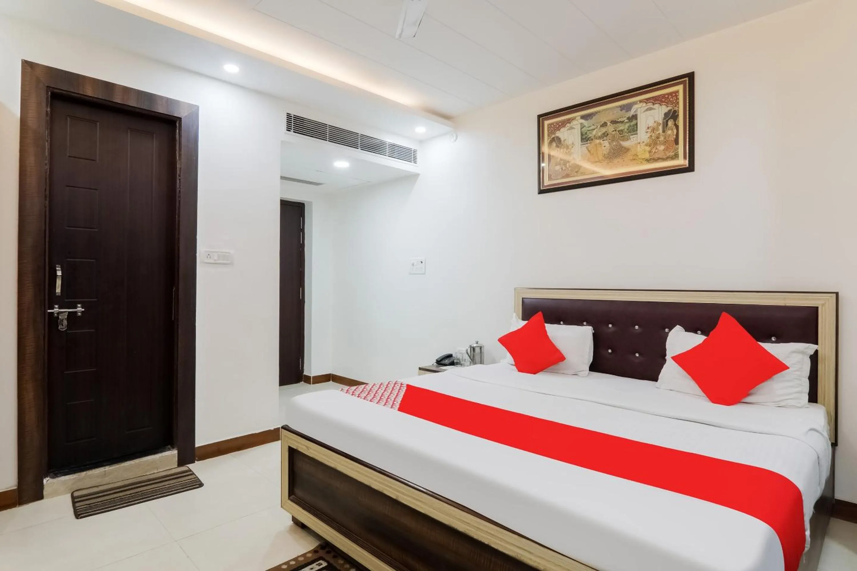 Bedroom in Hotel O The Maharaja Inn