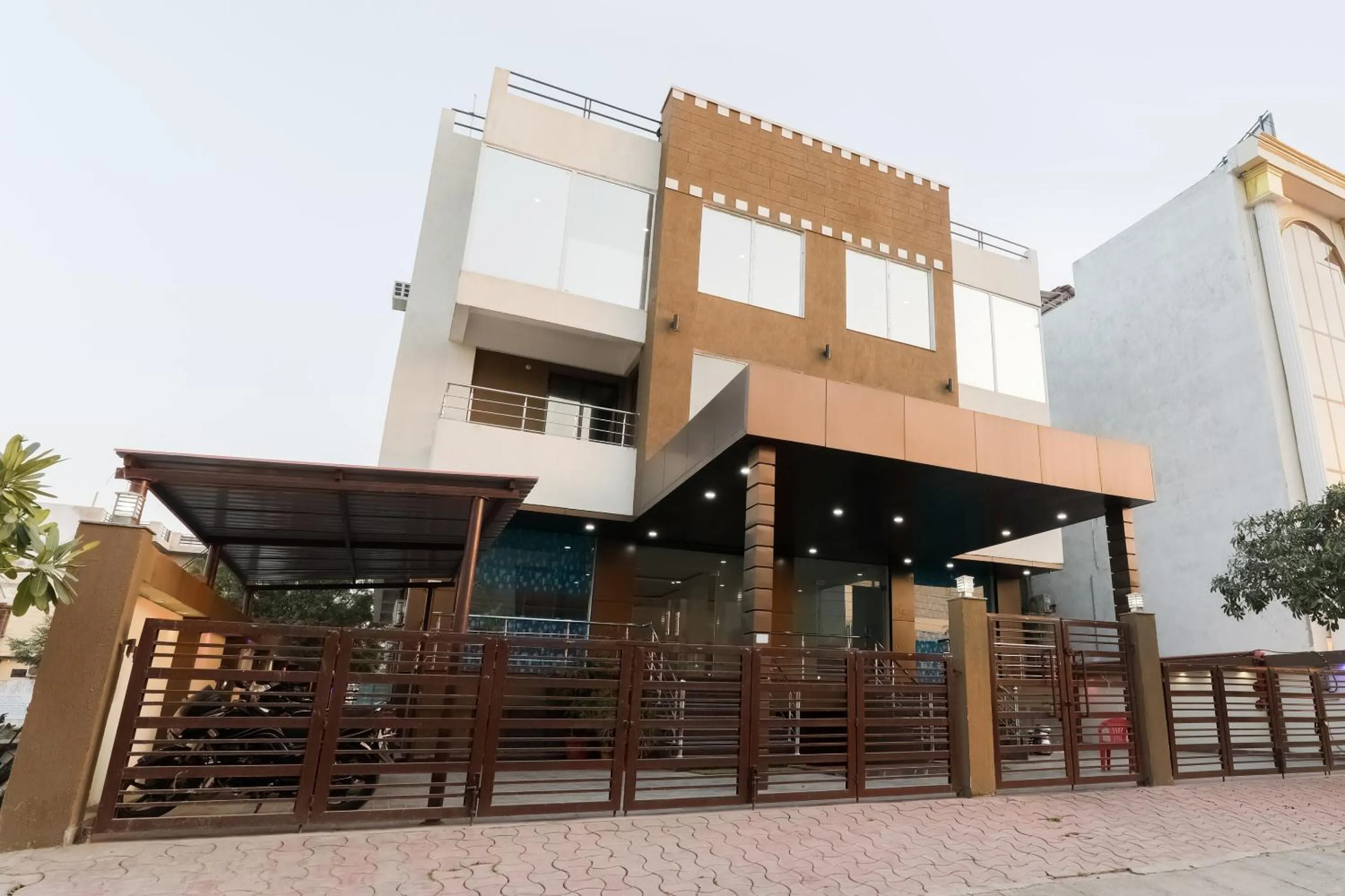 Facade/entrance in Hotel O The Maharaja Inn