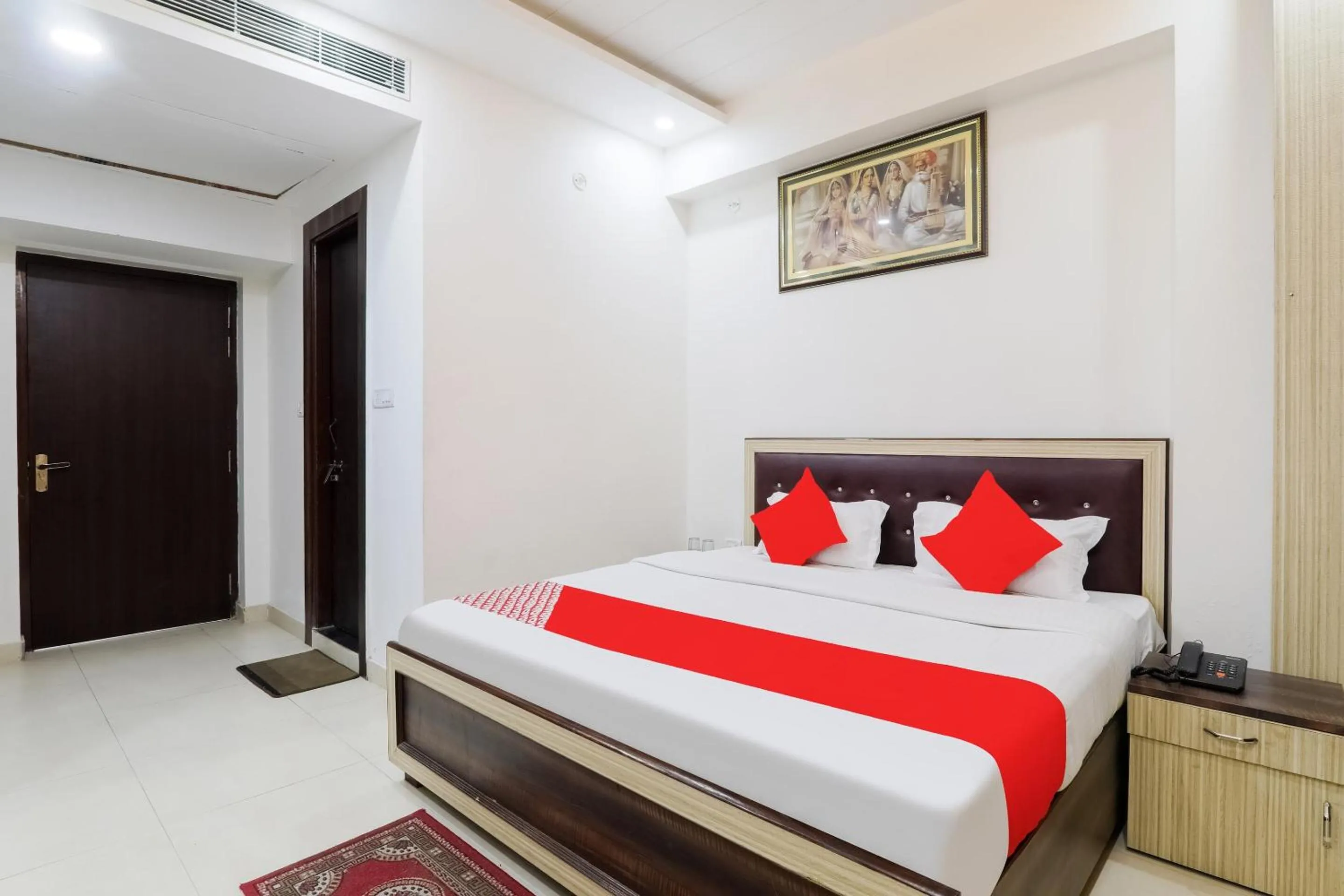 Bedroom in Hotel O The Maharaja Inn
