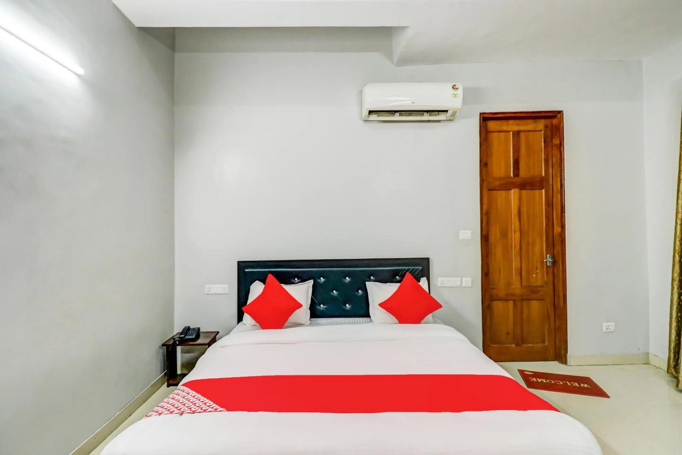 Bedroom, Bed in Hotel O by OYO Tokyo