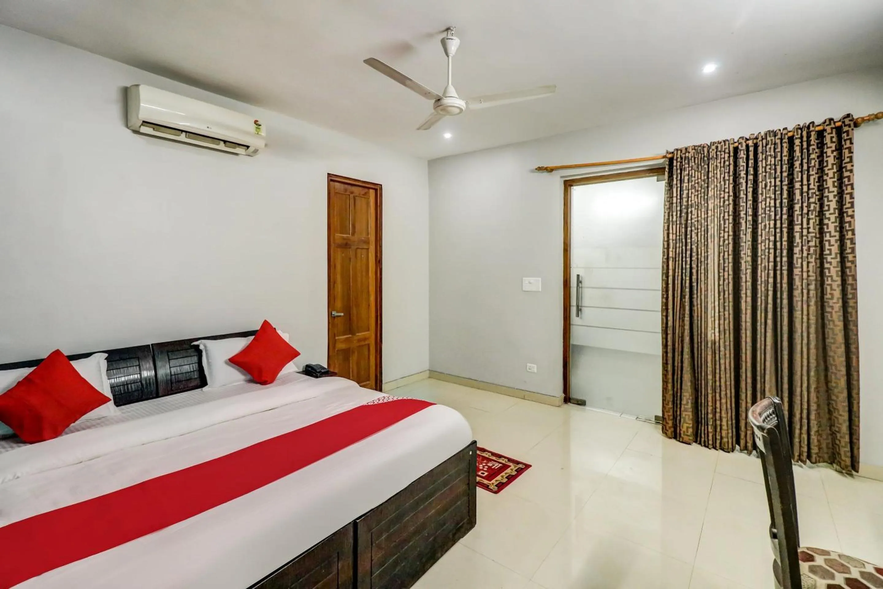 Bedroom, Bed in Hotel O by OYO Tokyo