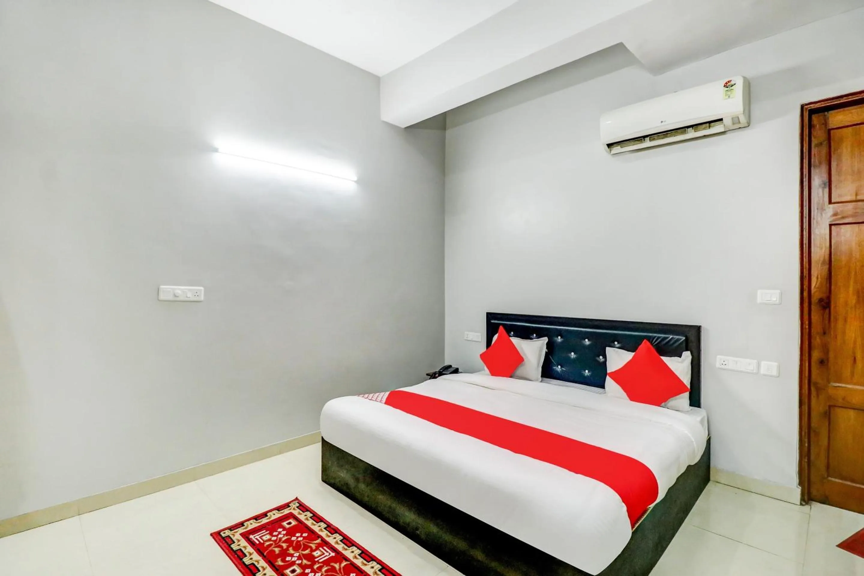 Bedroom, Bed in Hotel O by OYO Tokyo