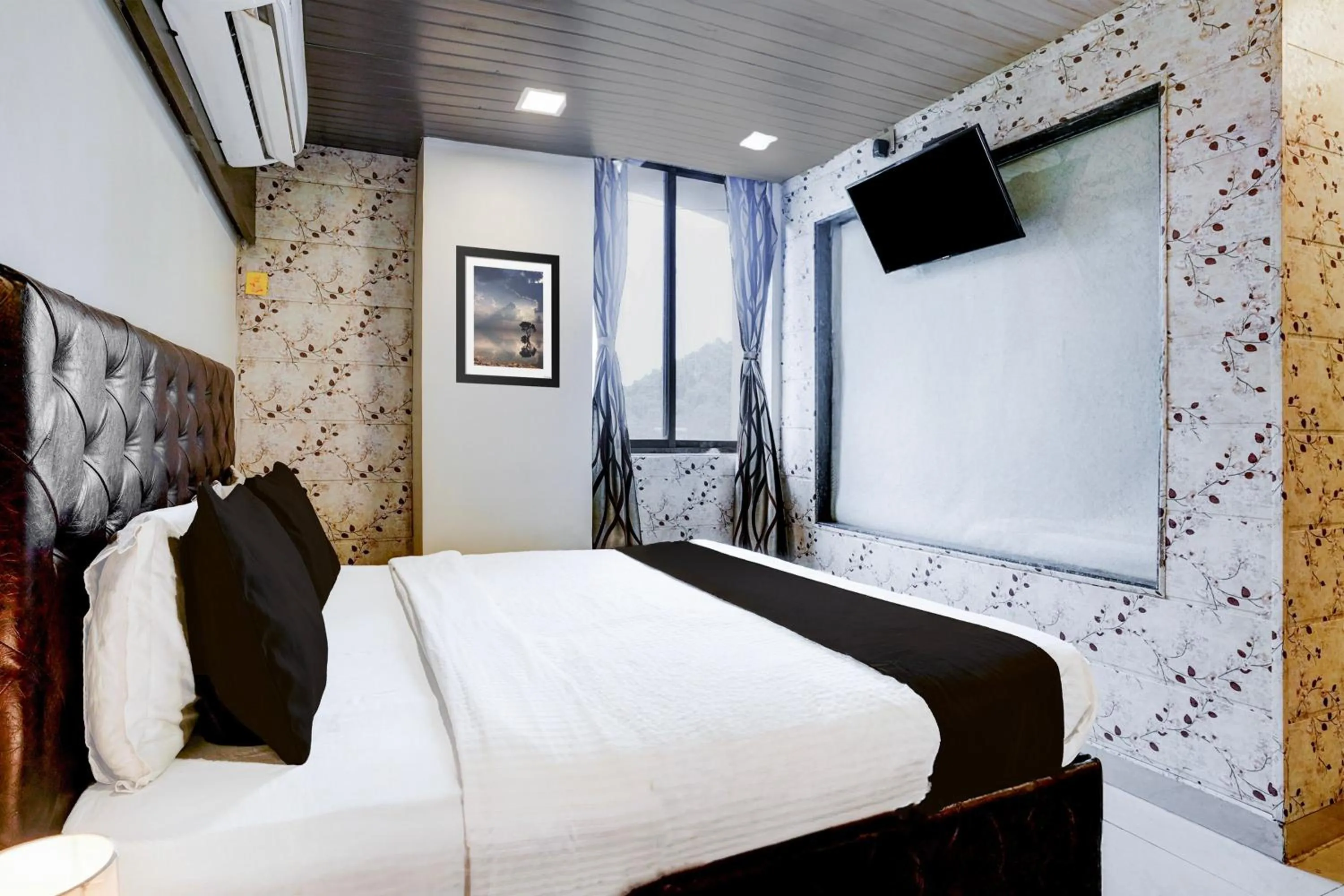 Facade/entrance, Bed in Super Collection O Thane Formerly Dove Residency