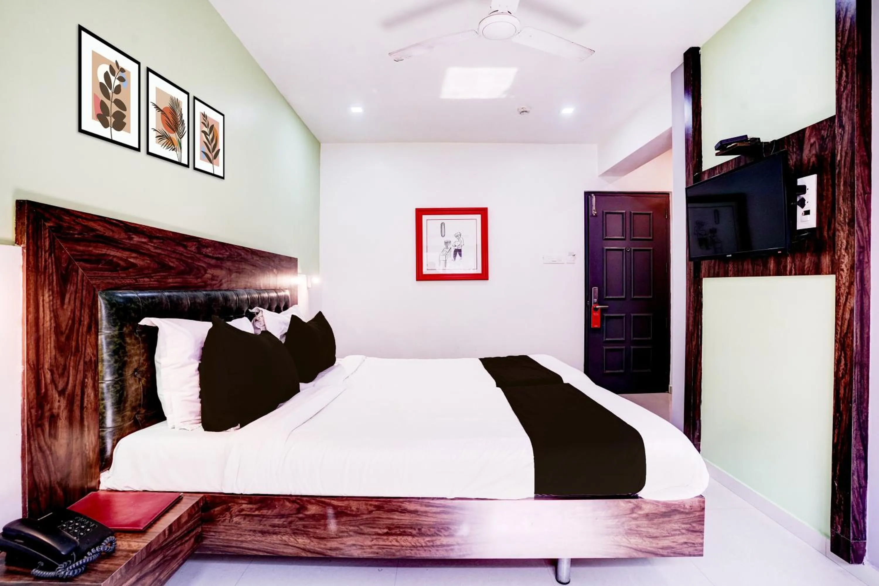 Bedroom, Bed in FabHotel Ashray Residency