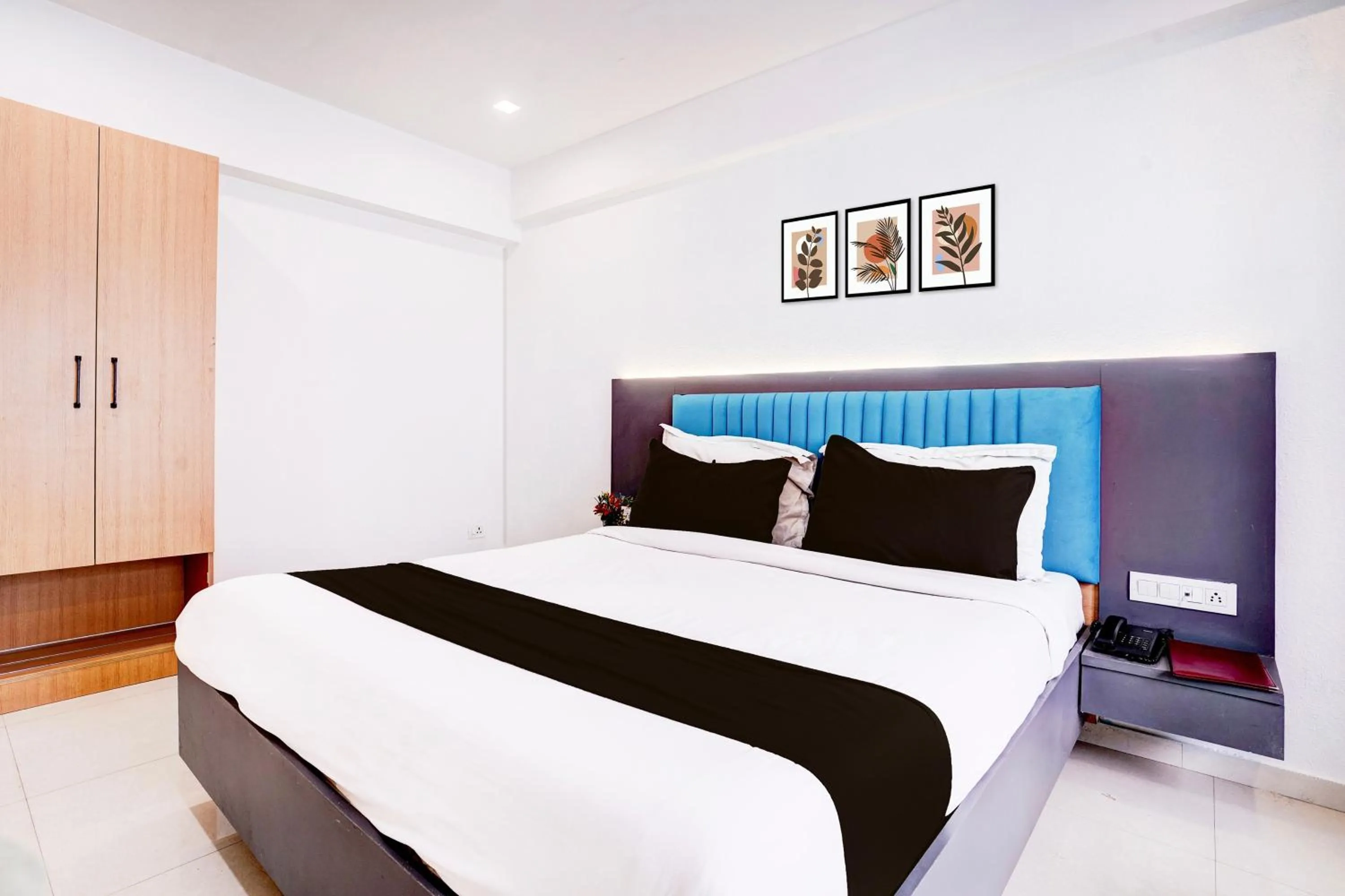 Bedroom, Bed in Super Townhouse OAK Kopar Khairane Navi Mumbai Formerly IVY Hotel