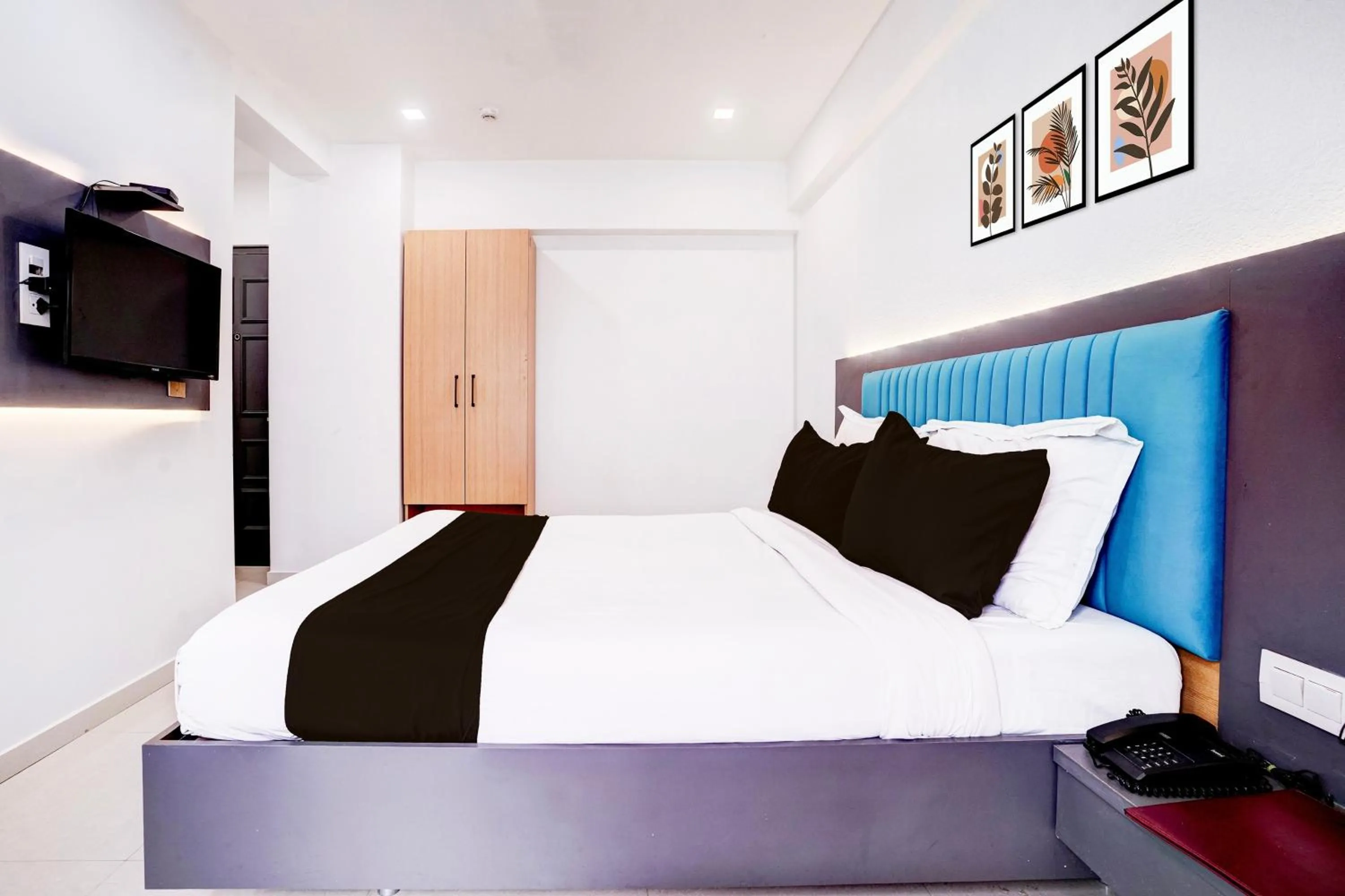 Bedroom, Bed in Super Townhouse OAK Kopar Khairane Navi Mumbai Formerly IVY Hotel