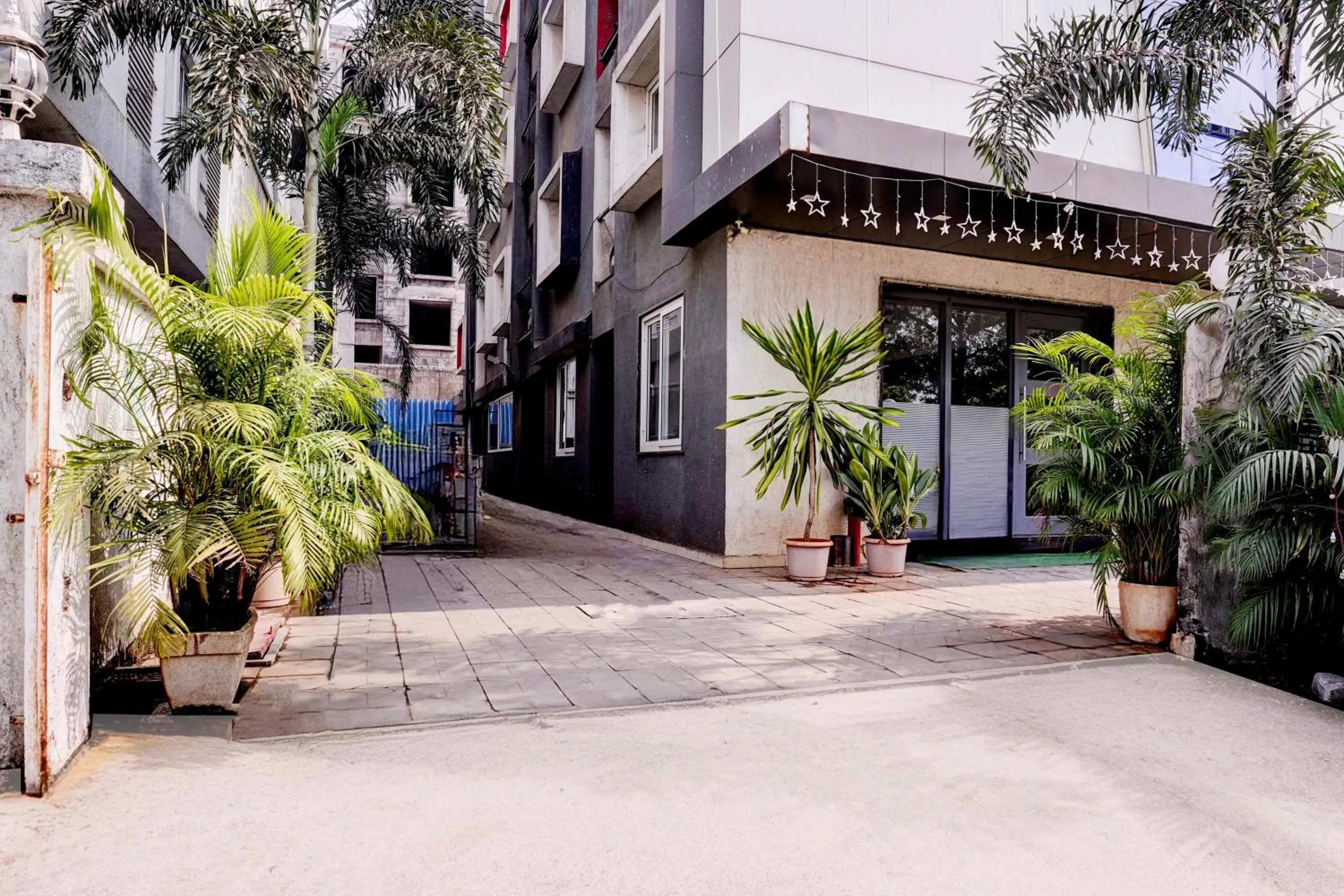 Facade/entrance in Super Townhouse OAK Kopar Khairane Navi Mumbai Formerly IVY Hotel