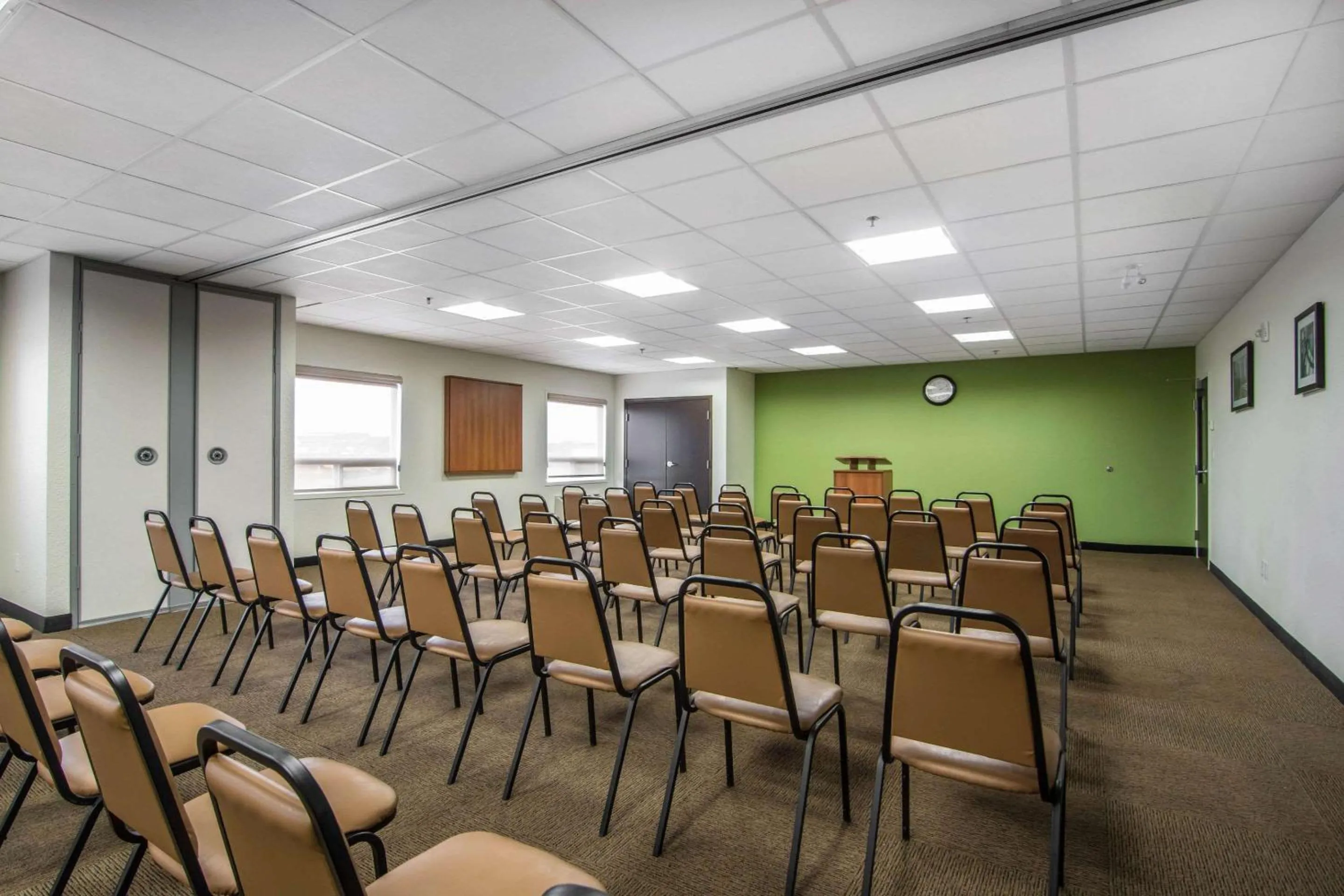 Meeting/conference room in Sleep Inn Regina East