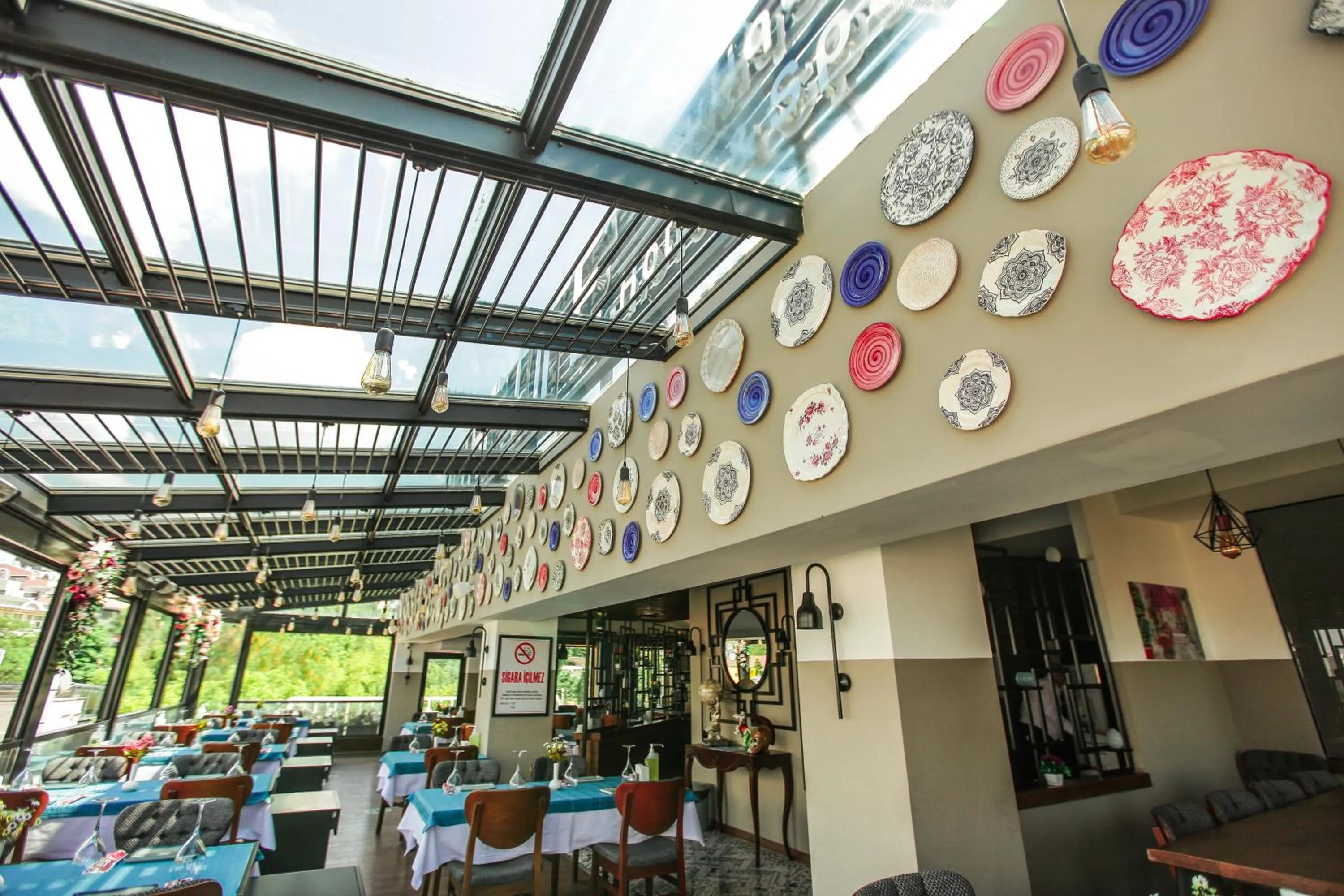 Restaurant/places to eat in The Life Hotel & Spa