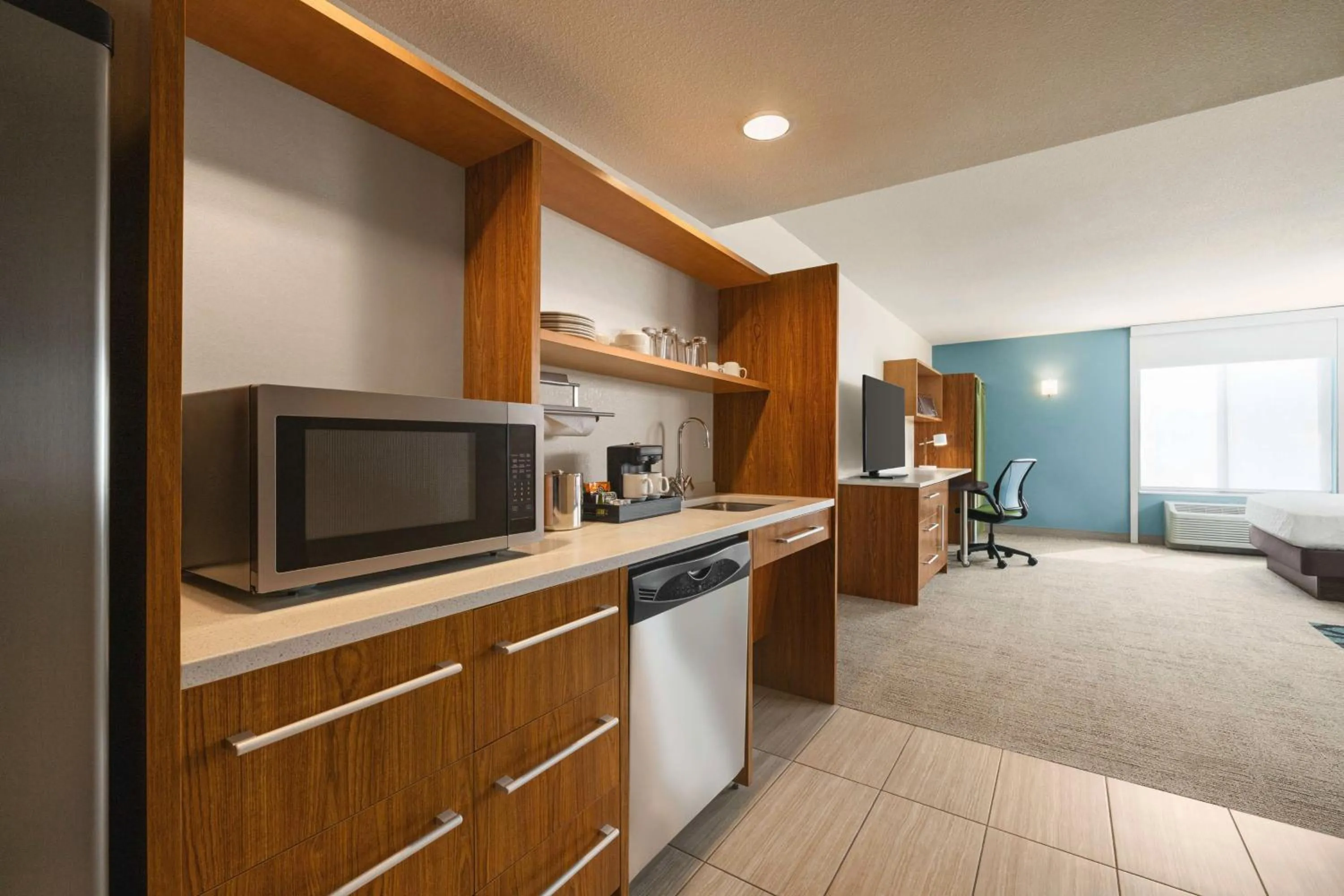 Kitchen or kitchenette in Home2 Suites by Hilton Denver West / Federal Center