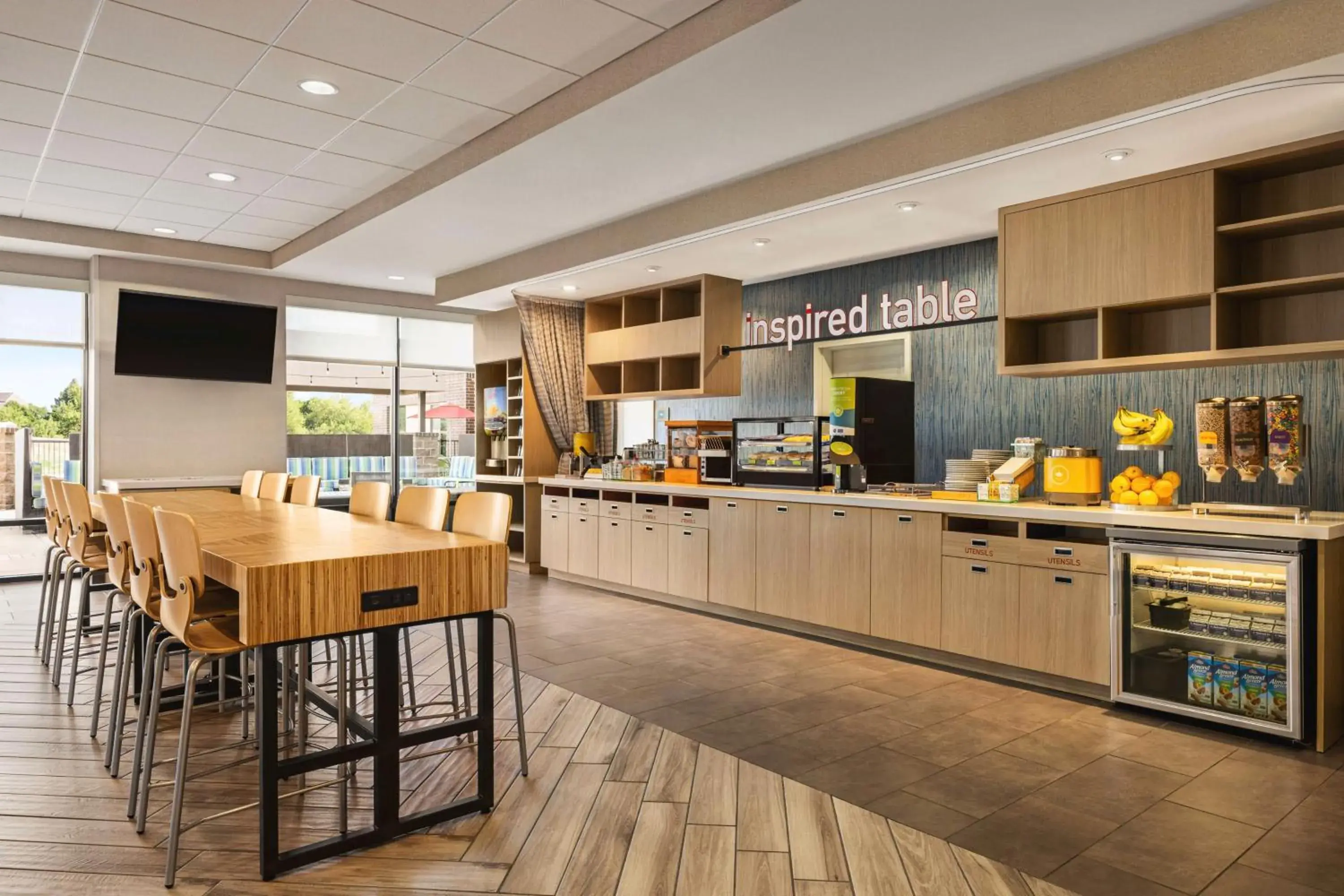 Breakfast in Home2 Suites by Hilton Denver West / Federal Center Breakfast in Home2 Suites by Hilton Denver West / Federal Center