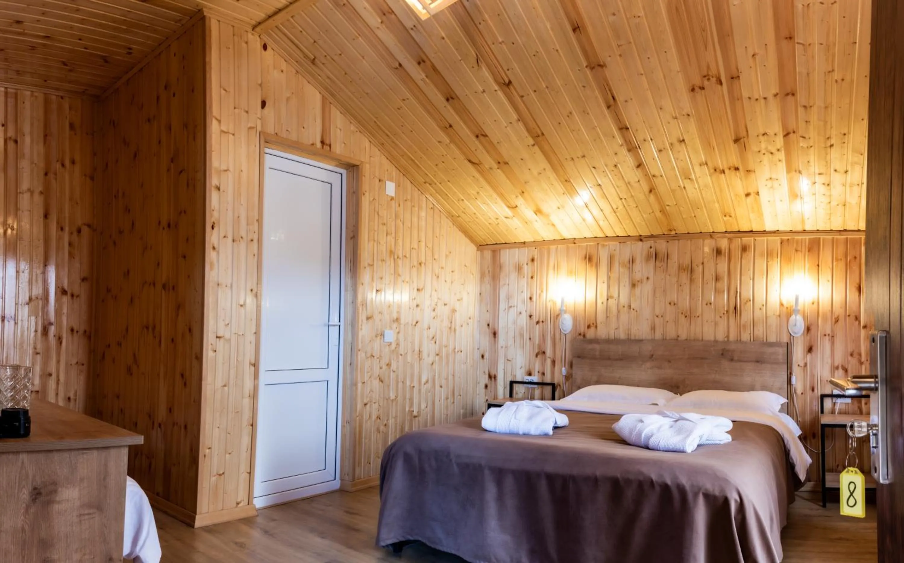 Shower, Bed in HOTEL KAZBEGI 1963