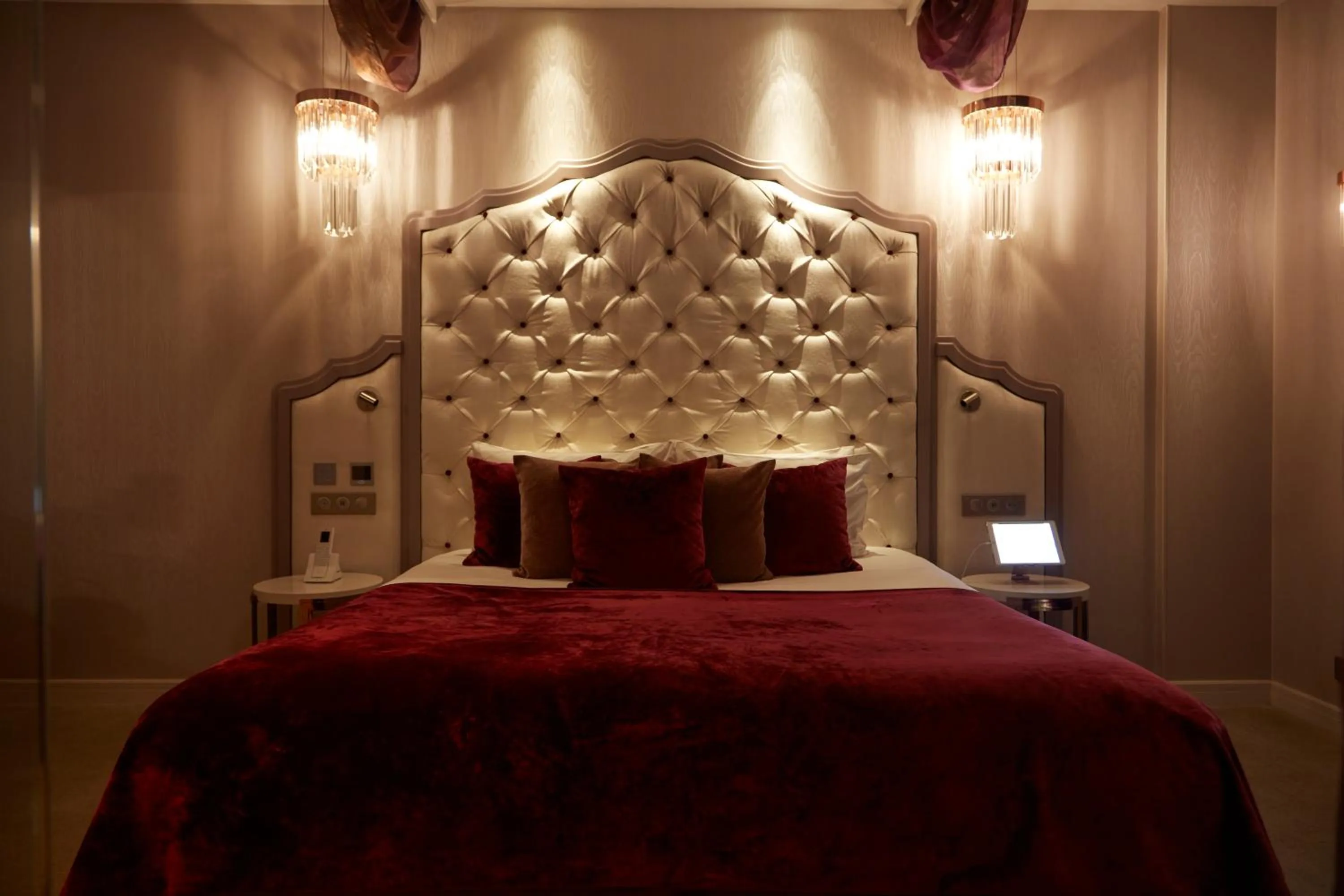 Bed in Paris j'Adore Hotel & Spa