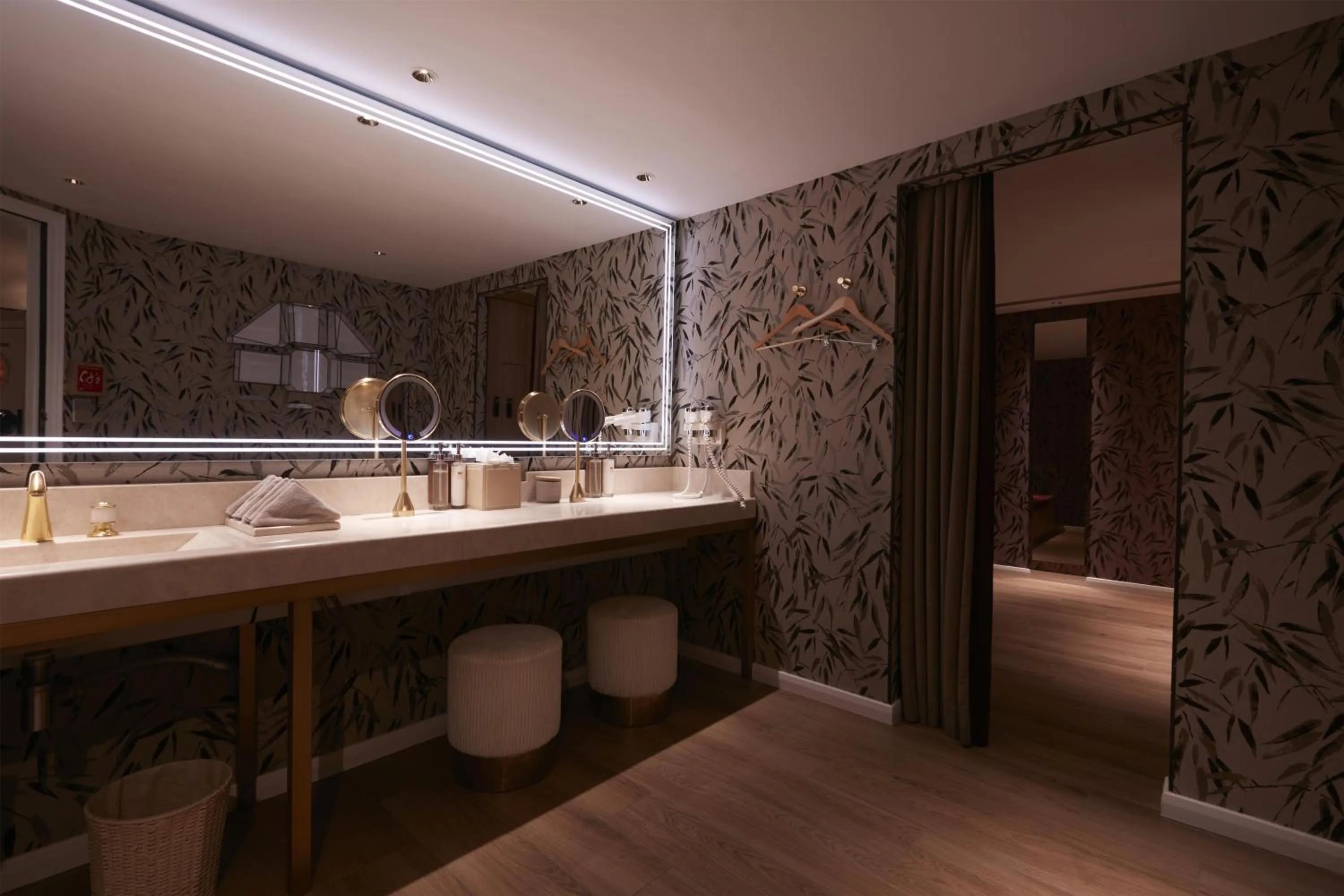 Lobby or reception in Paris j'Adore Hotel & Spa