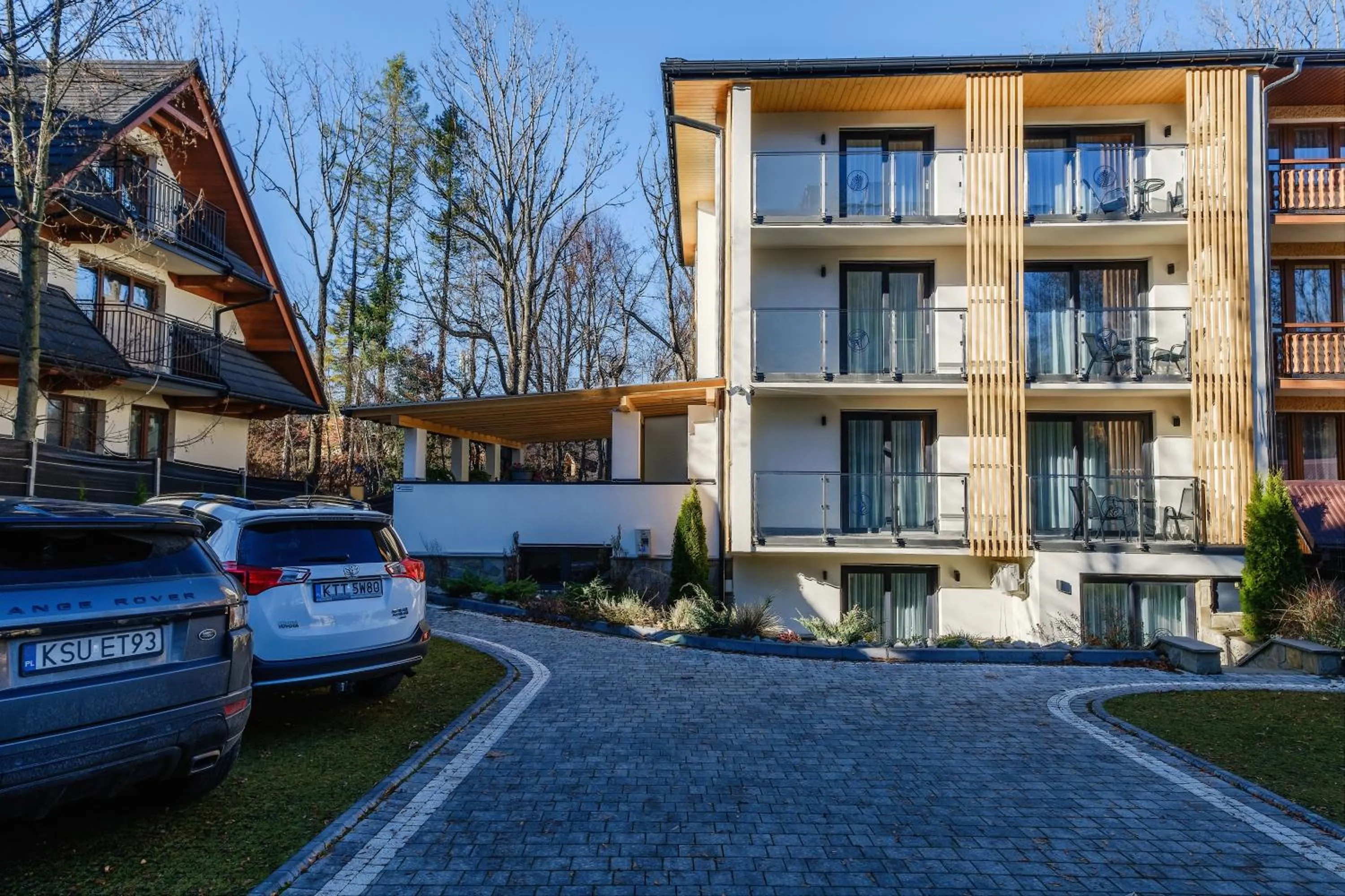 Property building in REZYDENCJA ORNAK 5 - stylowe apartamenty z balkonami i jacuzzi, 5 min pieszo do Krupówek, IZBY PODHALAŃSKIE