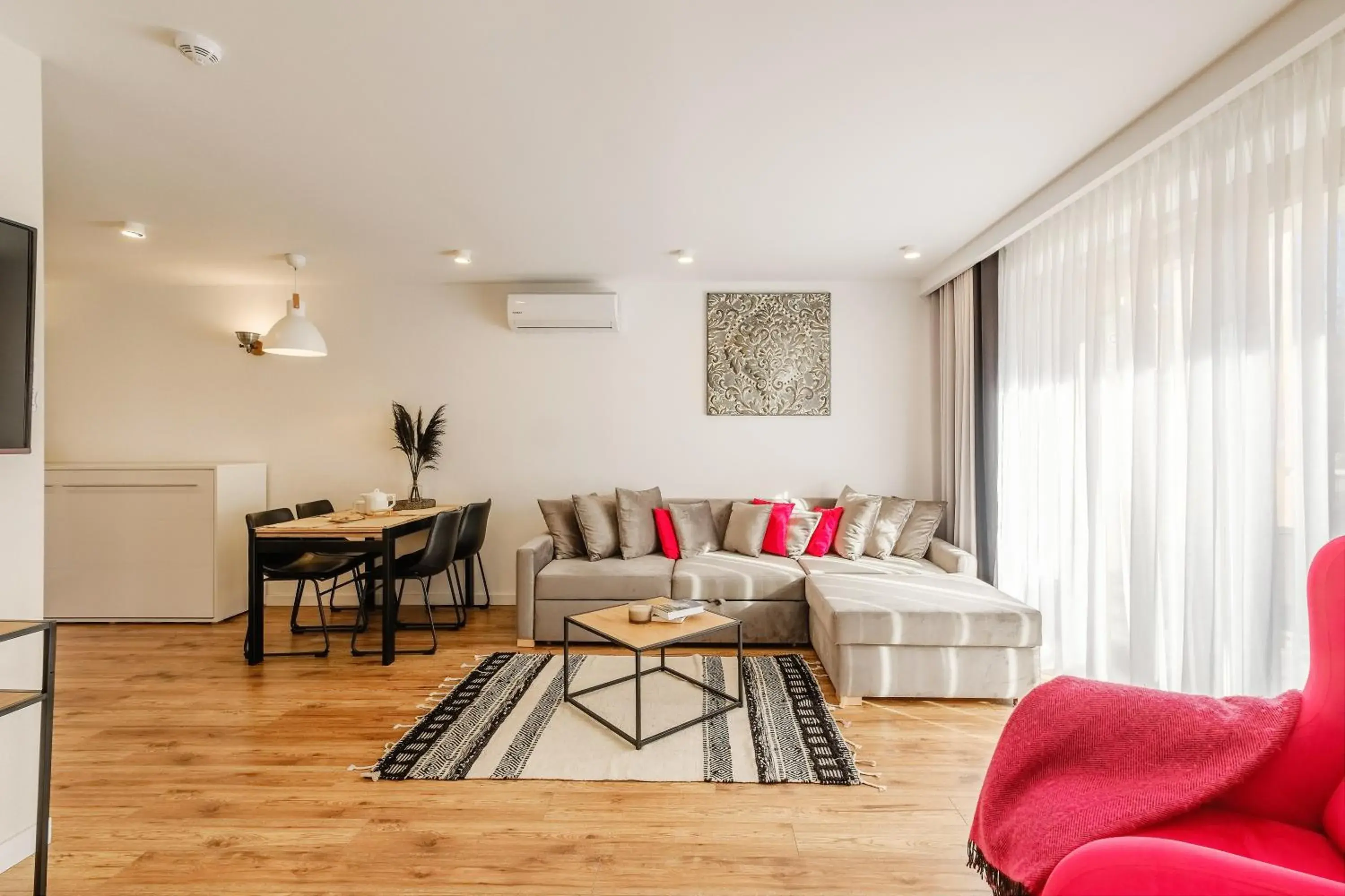 REZYDENCJA ORNAK 5 - stylowe apartamenty z balkonami i jacuzzi, 5 min pieszo do Krupówek, IZBY PODHALAŃSKIE REZYDENCJA ORNAK 5 - stylowe apartamenty z balkonami i jacuzzi, 5 min pieszo do Krupówek, IZBY PODHALAŃSKIE