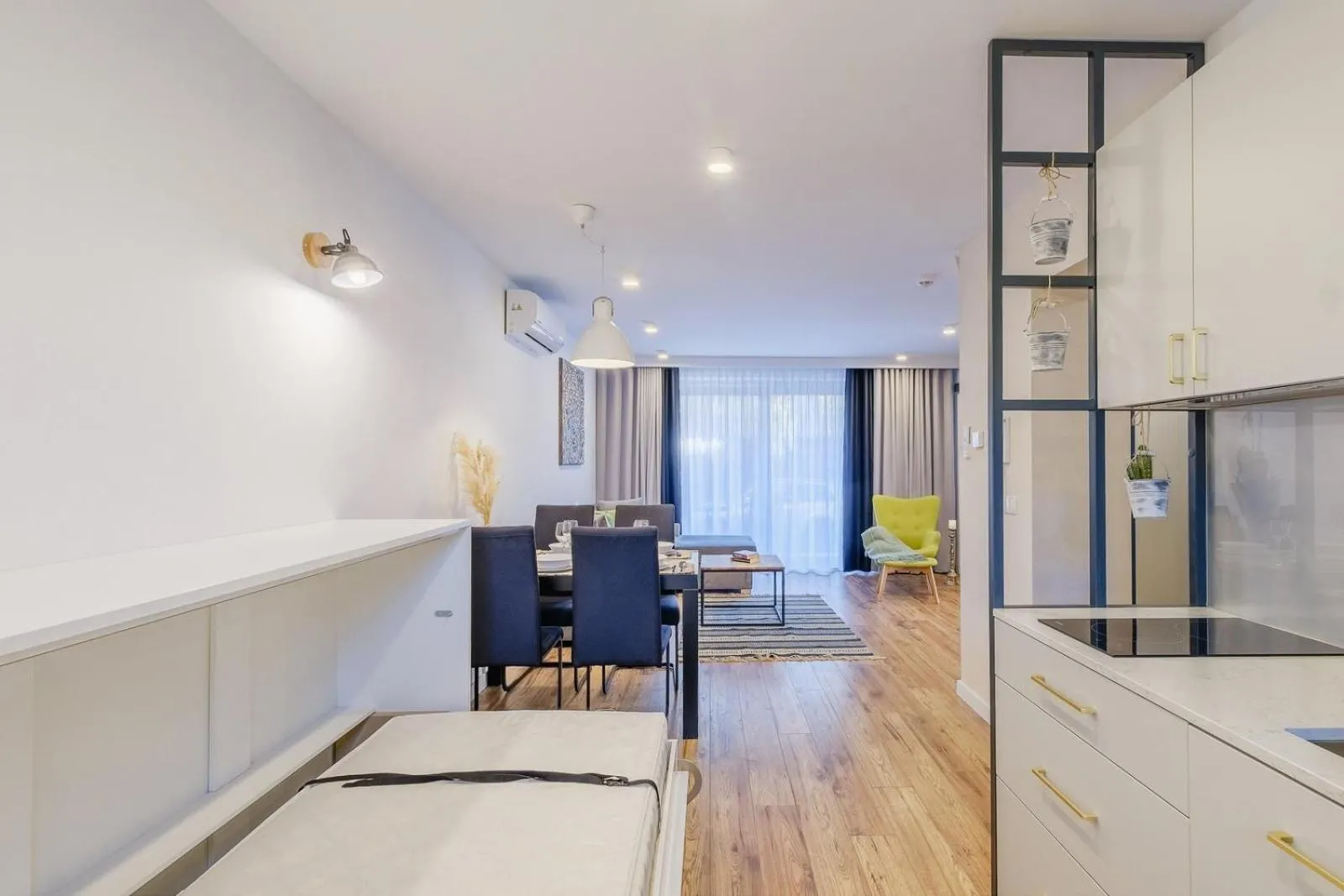 Kitchen or kitchenette, Bed in REZYDENCJA ORNAK 5 - stylowe apartamenty z balkonami i jacuzzi, 5 min pieszo do Krupówek, IZBY PODHALAŃSKIE