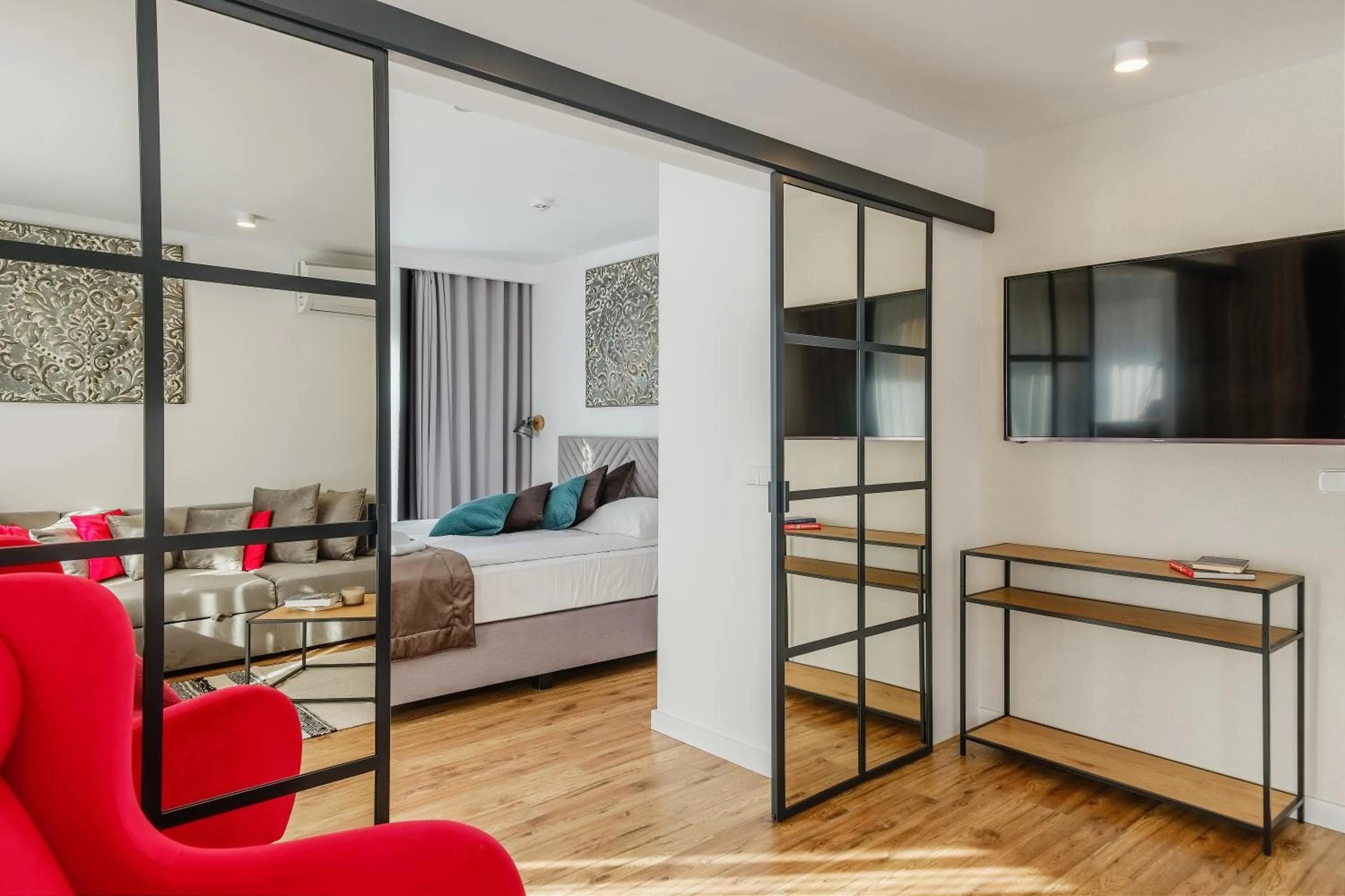 TV and multimedia, Bed in REZYDENCJA ORNAK 5 - stylowe apartamenty z balkonami i jacuzzi, 5 min pieszo do Krupówek, IZBY PODHALAŃSKIE
