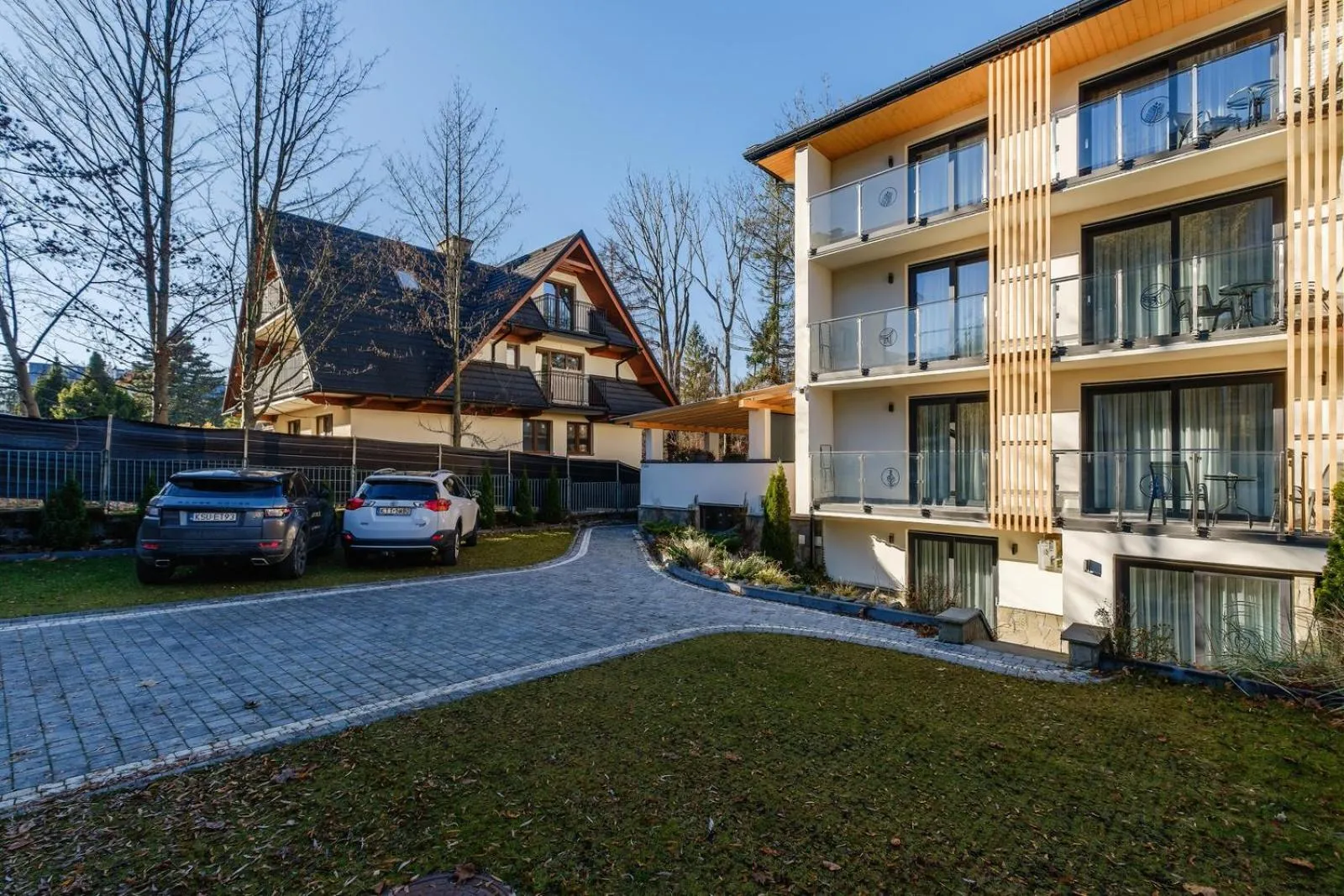 Property building in REZYDENCJA ORNAK 5 - stylowe apartamenty z balkonami i jacuzzi, 5 min pieszo do Krupówek, IZBY PODHALAŃSKIE
