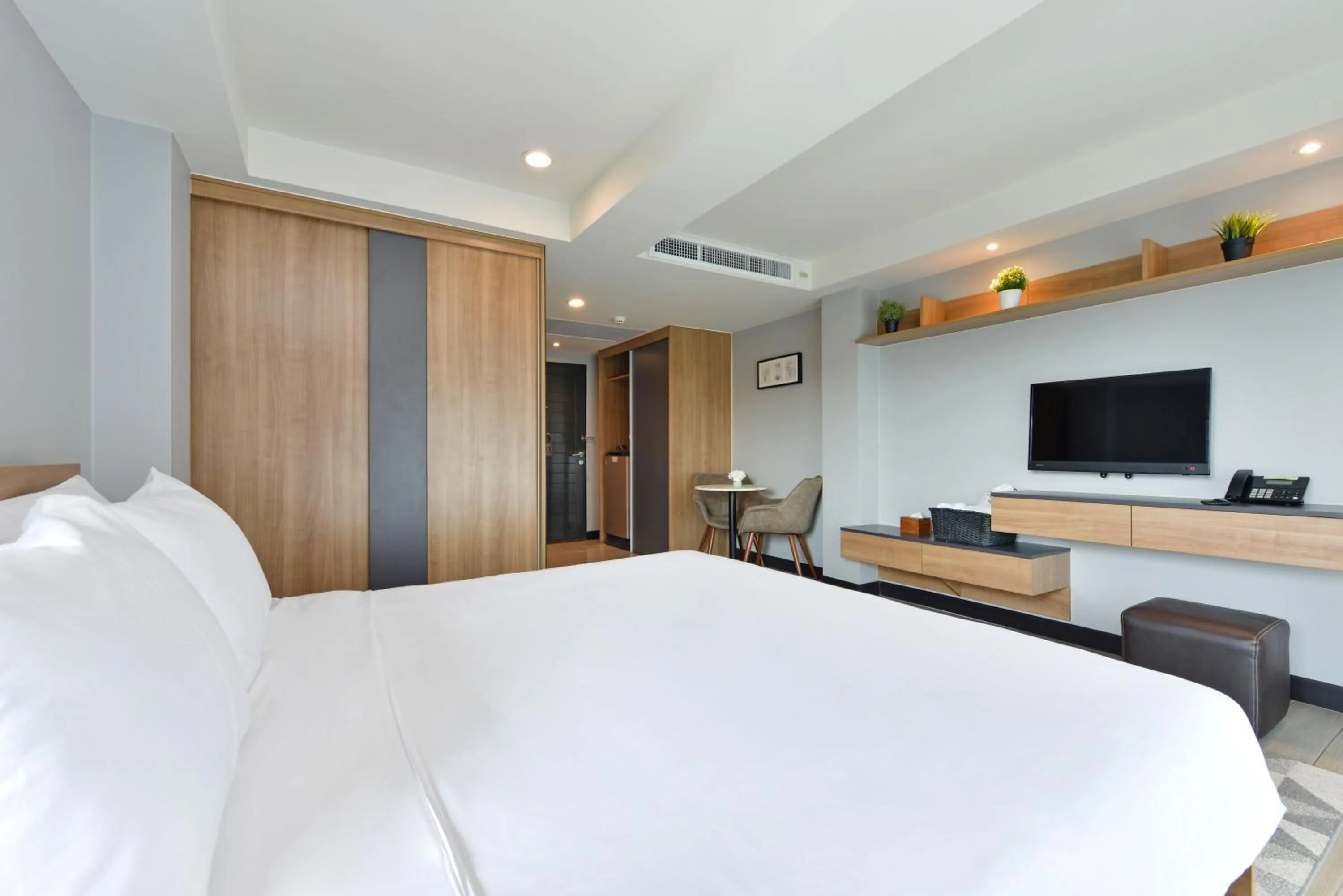 Bed in Raweewan Residence hotel