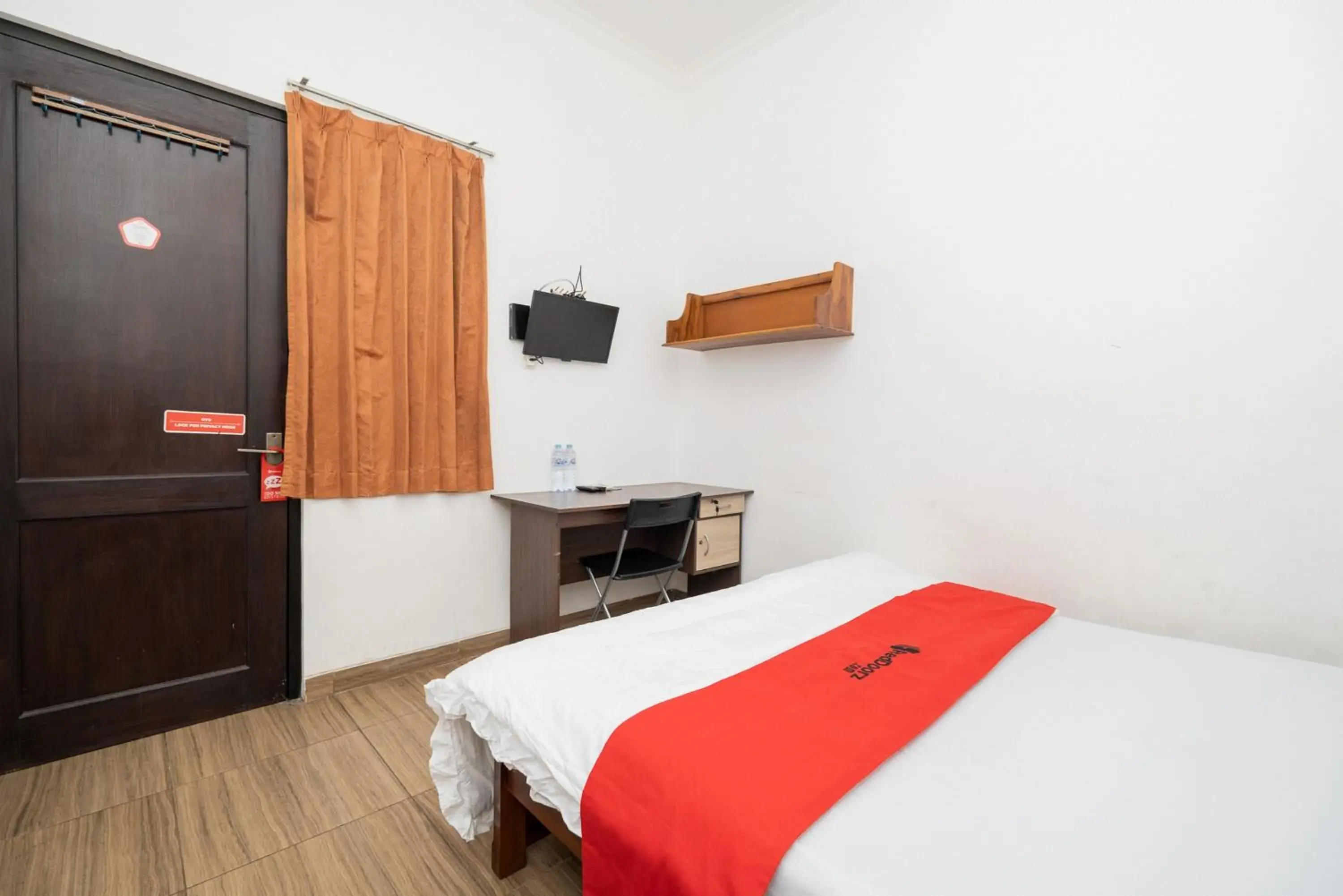 Bed in RedDoorz At Nginden Surabaya Bed in RedDoorz At Nginden Surabaya